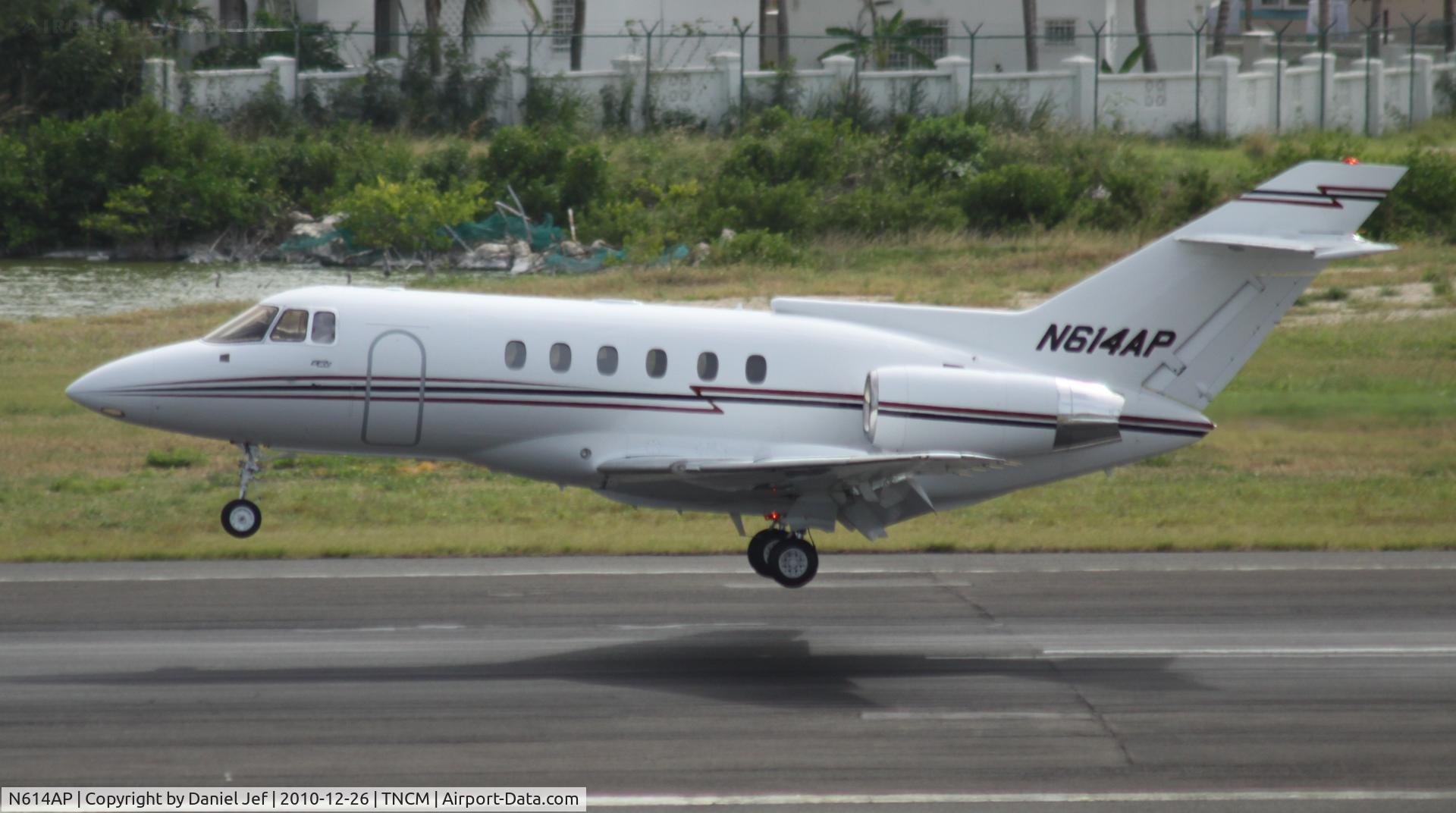 N614AP, British Aerospace BAe.125 Series 800A C/N 258057, N614AP landing at TNCM