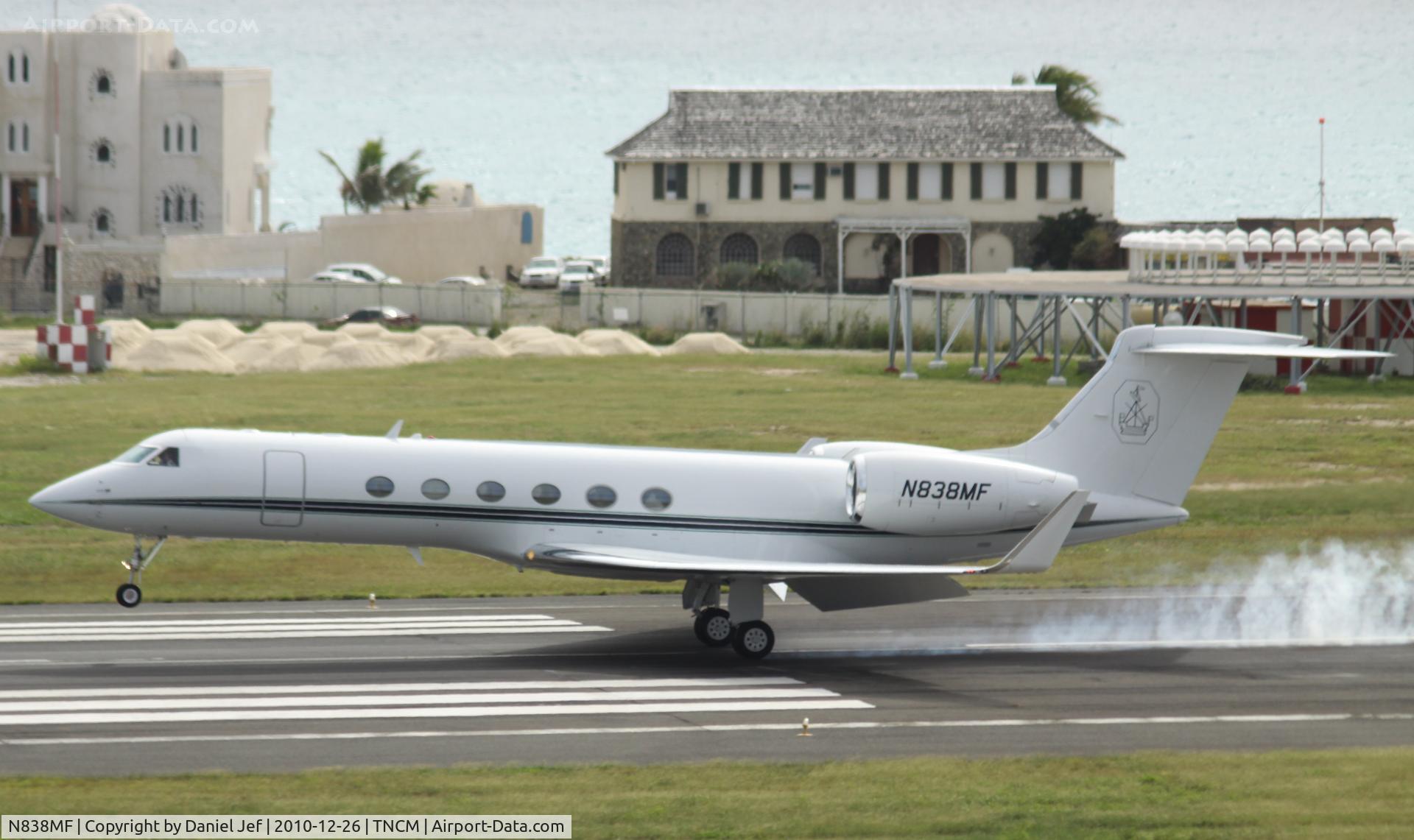 N838MF, 1996 Gulfstream Aerospace G-V C/N 512, N838MF landing at TNCM