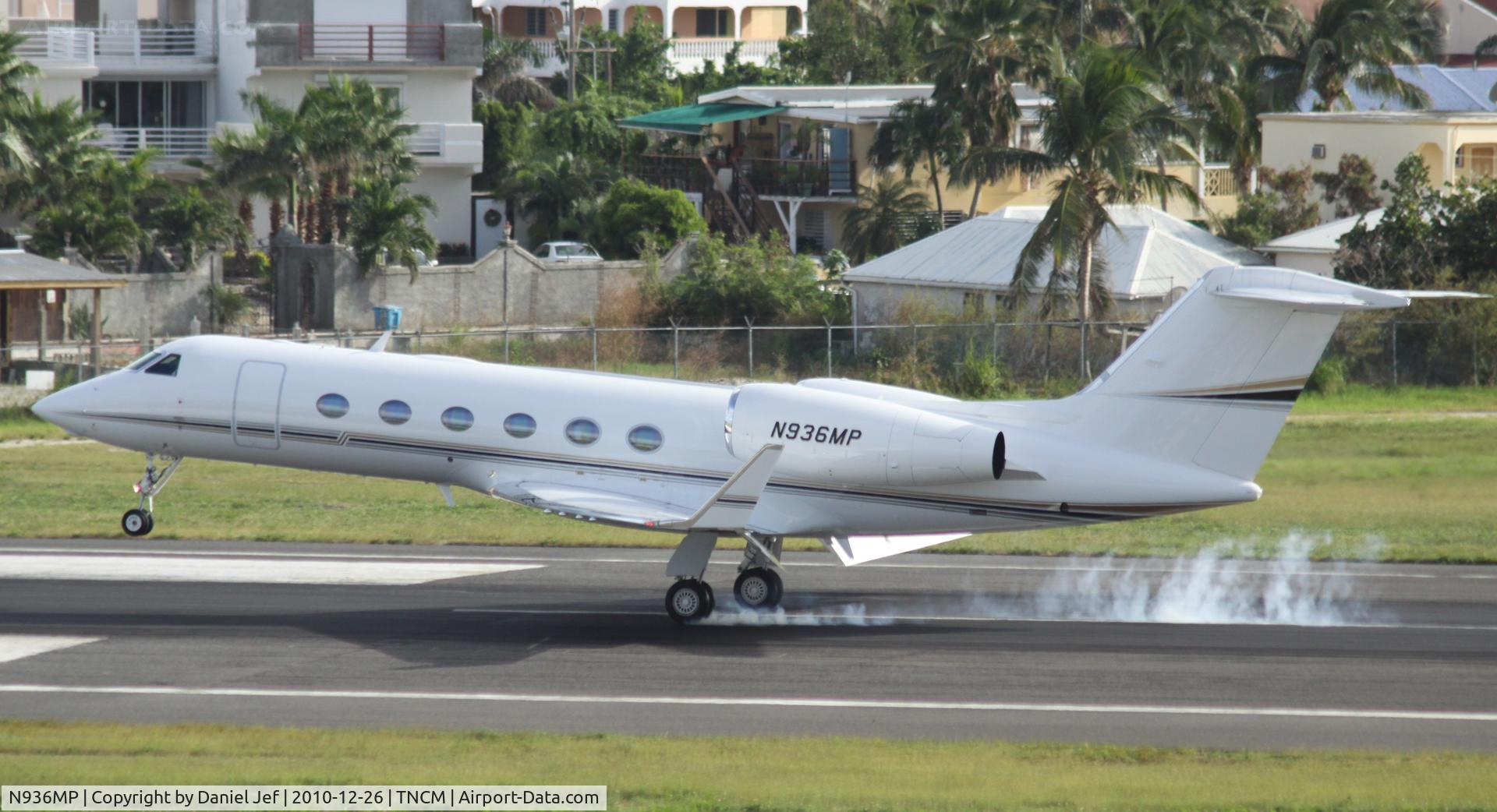 N936MP, 2009 Gulfstream Aerospace GIV-X (G450) C/N 4173, N936MP landing at TNCM