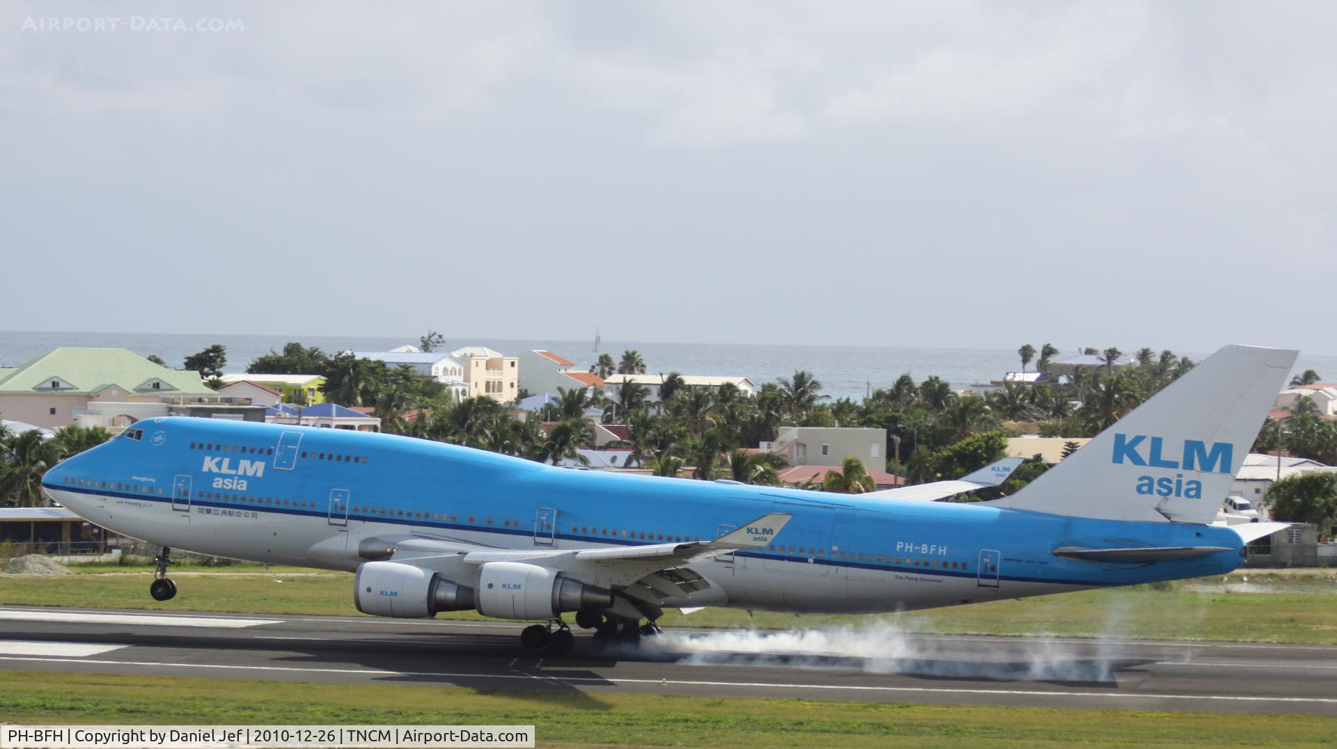 PH-BFH, 1990 Boeing 747-406BC C/N 24518, KLM PH-BFH landing at TNCM