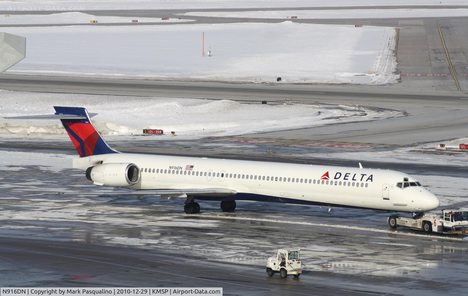 N916DN, 1996 McDonnell Douglas MD-90-30 C/N 53396, MD-90