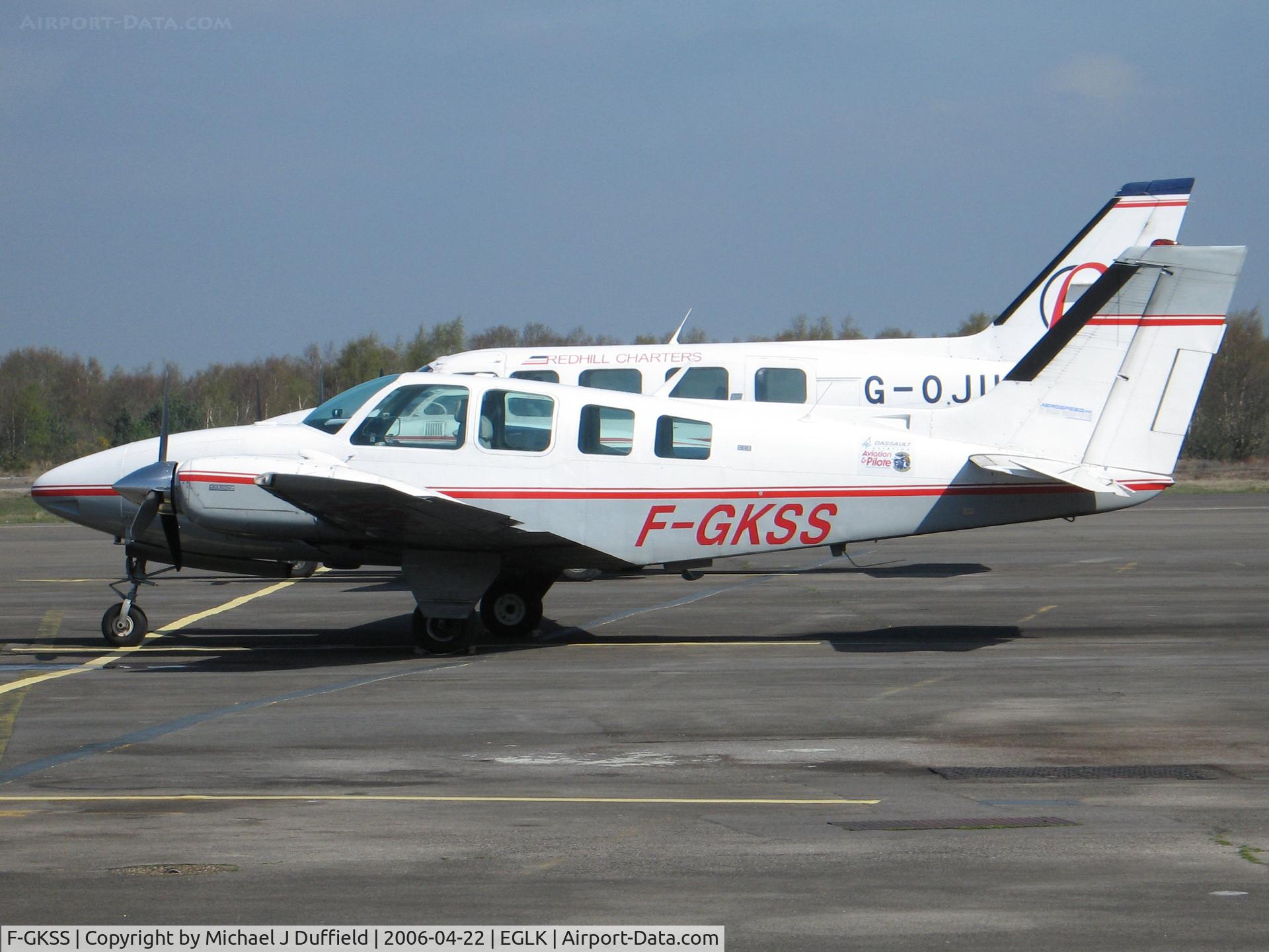 F-GKSS, 1971 Beech 58 Baron C/N TH-154, French Beech Baron at Blackbushe 22nd April 2006