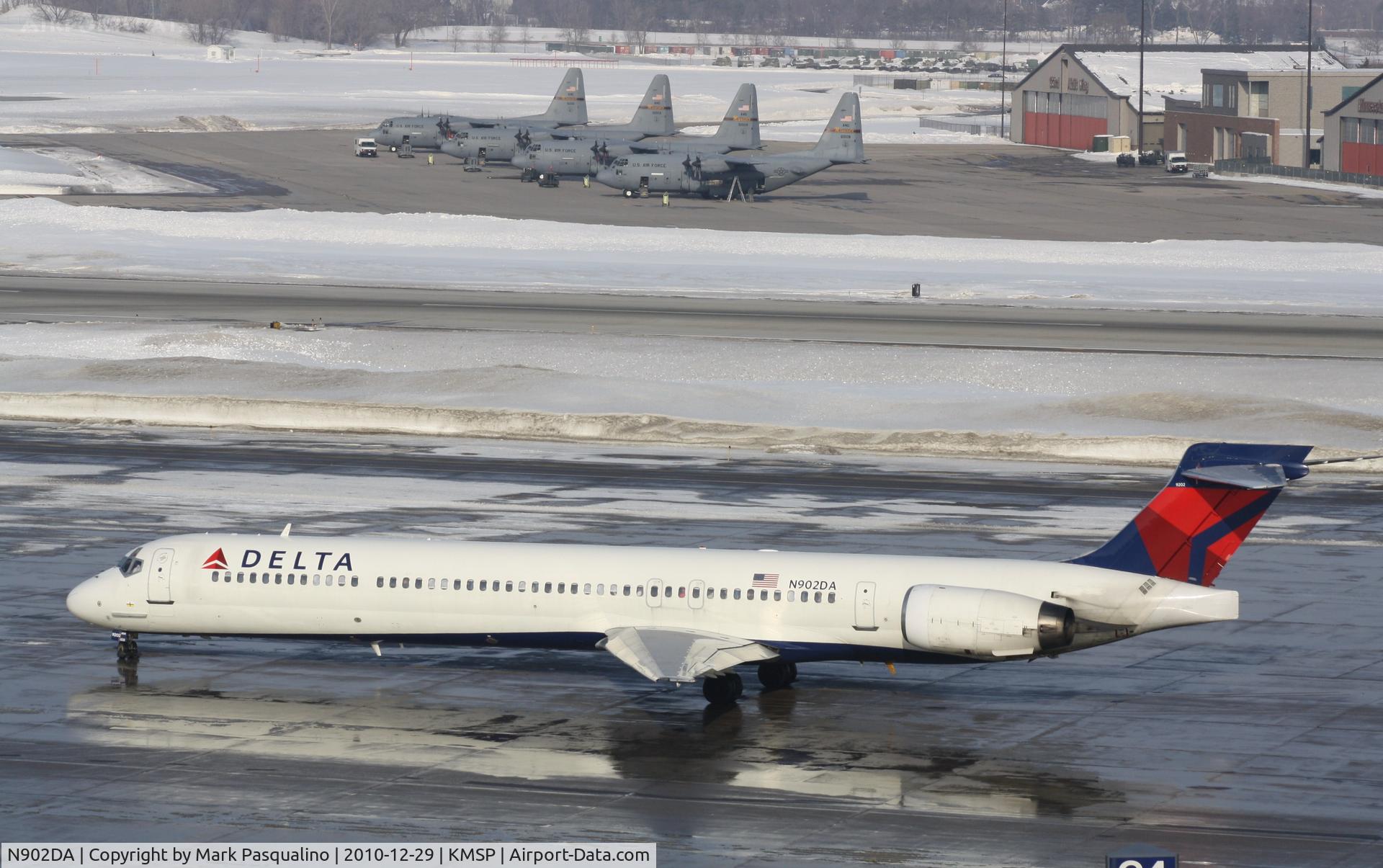 N902DA, 1994 McDonnell Douglas MD-90-30 C/N 53382, MD-90