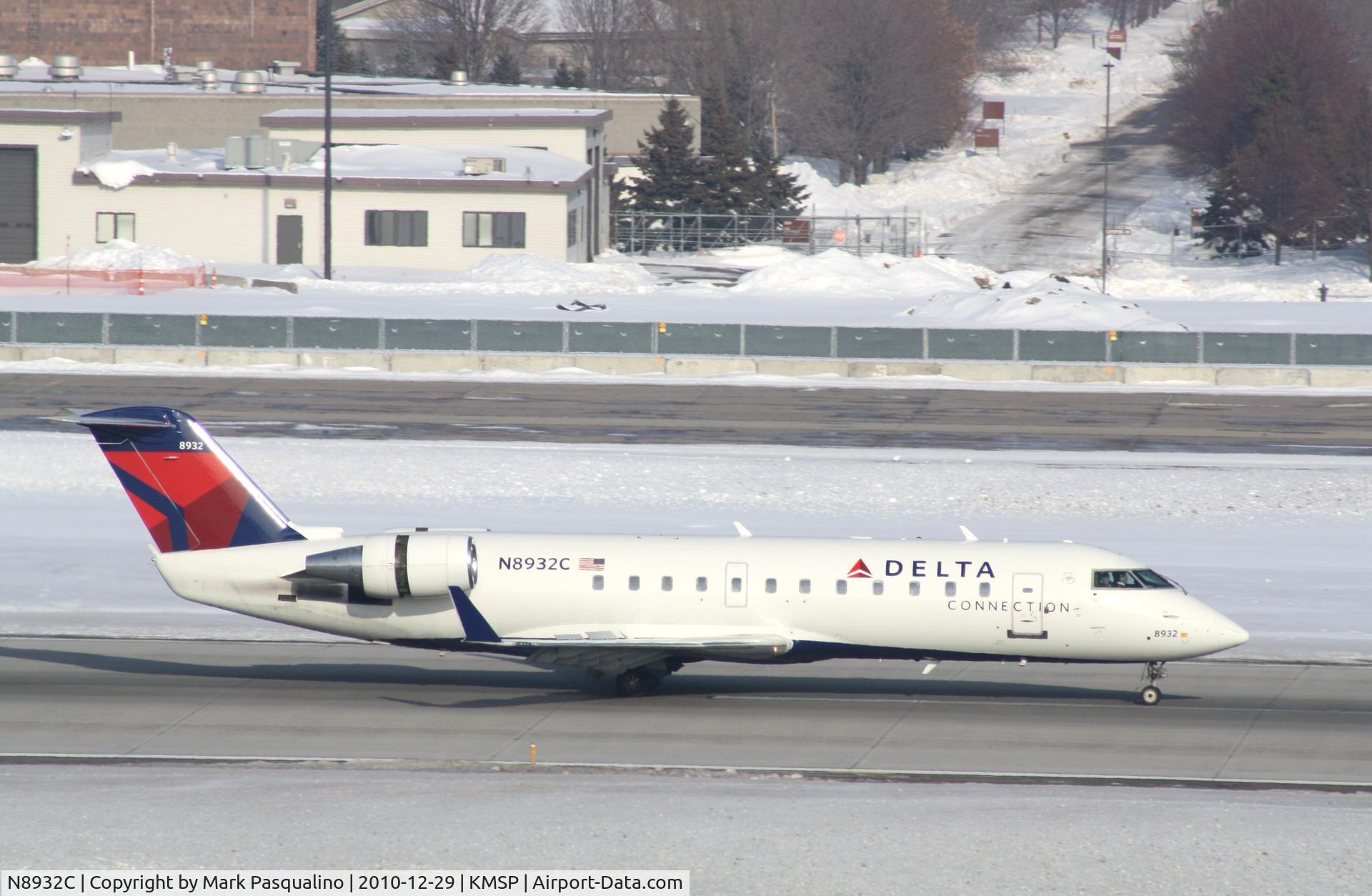 N8932C, 2004 Bombardier CRJ-200 (CL-600-2B19) C/N 7932, CL-600-2B19