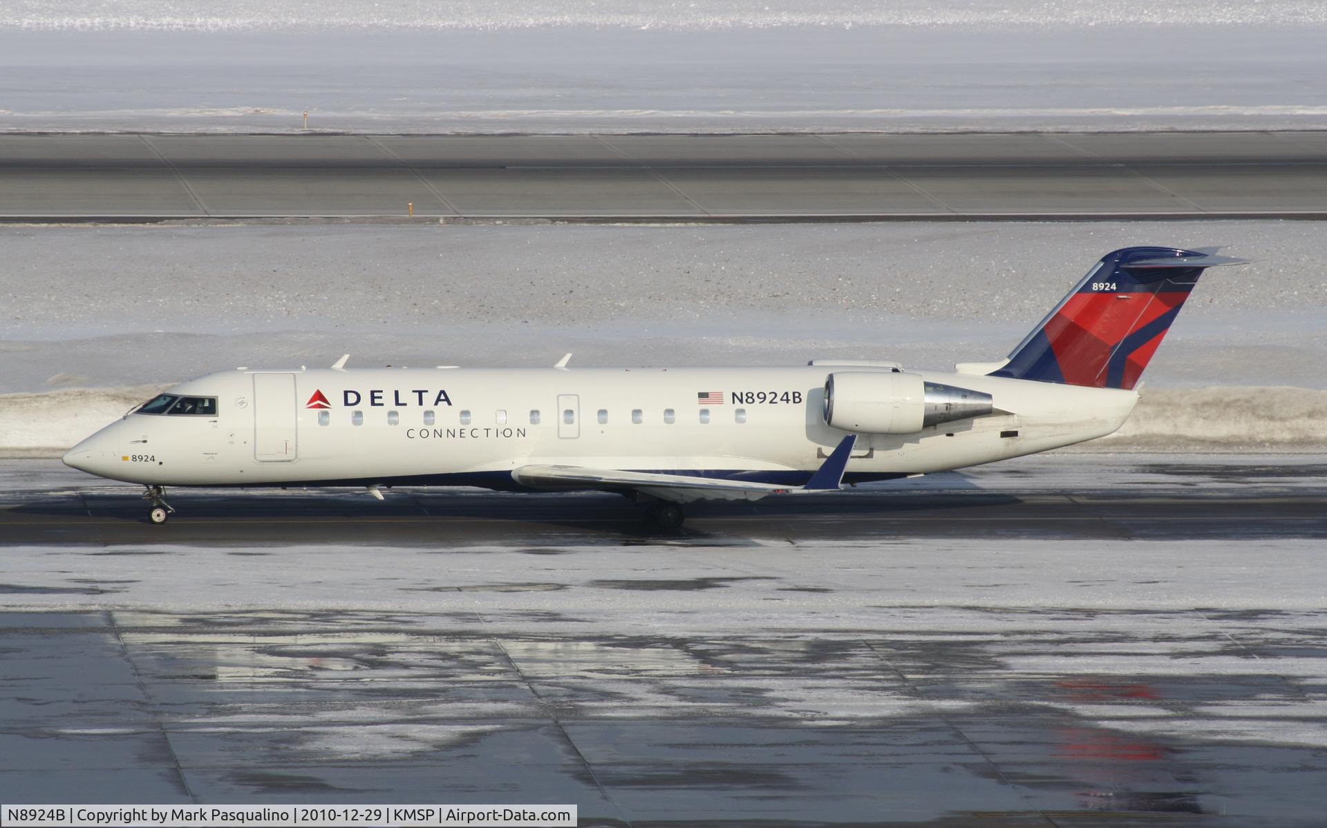 N8924B, 2004 Bombardier CRJ-200 (CL-600-2B19) C/N 7924, CL-600-2B19