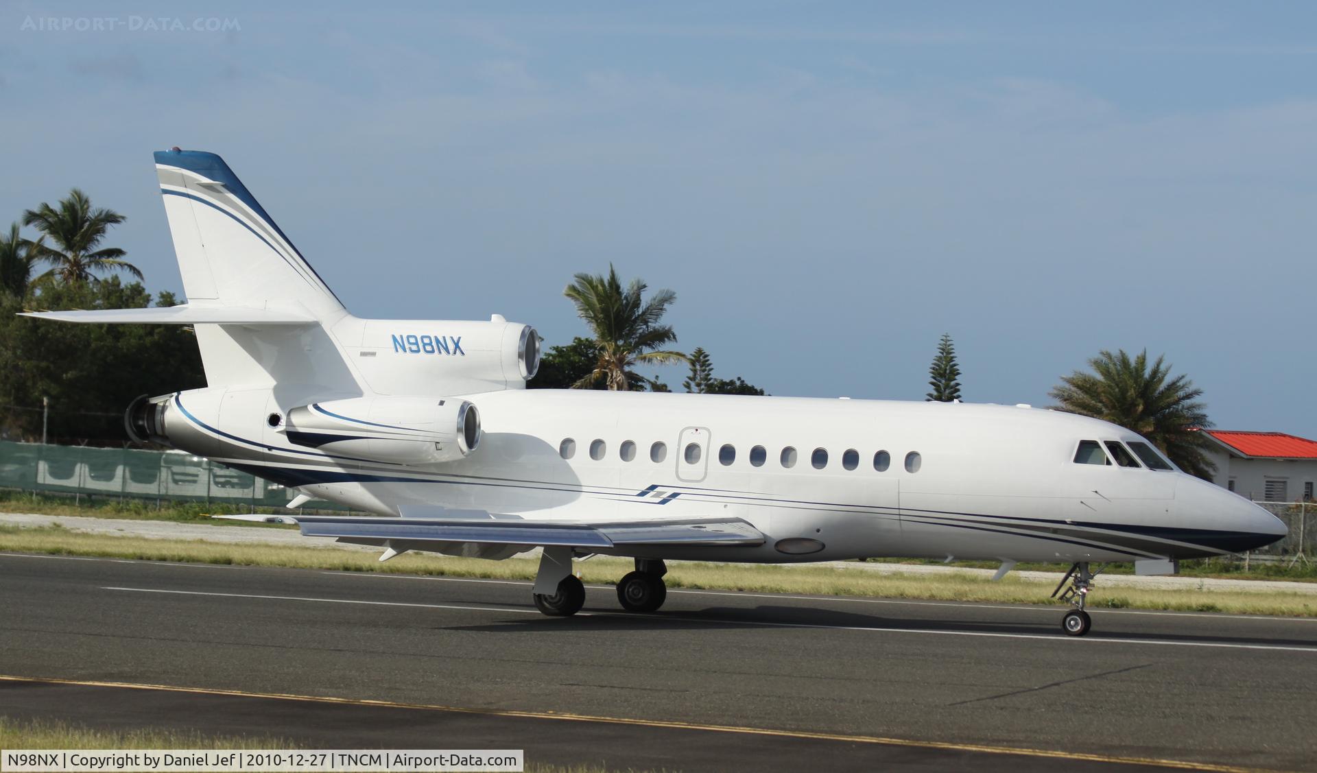 N98NX, 1993 Dassault Falcon 900B C/N 128, N98NX just landed at TNCM