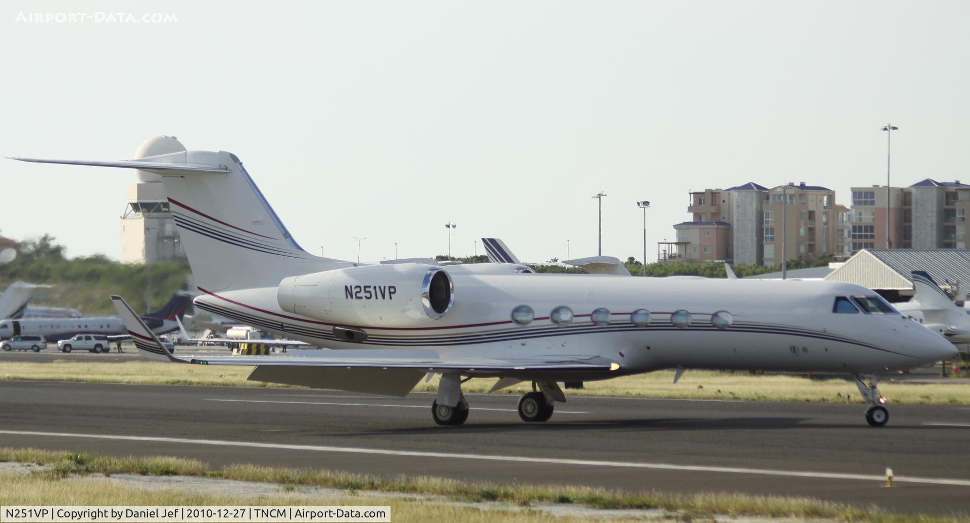 N251VP, 2007 Gulfstream Aerospace GIV-X (G450) C/N 4083, N251VP just landed at TNCM
