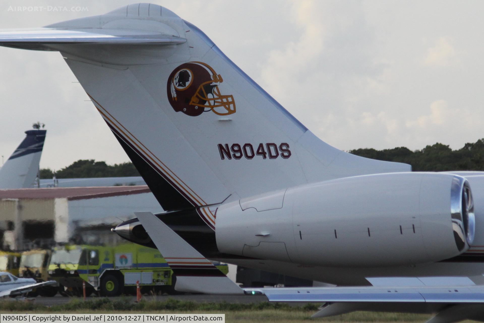 N904DS, 2002 Bombardier BD-700-1A10 Global Express C/N 9118, Close up of the N904DS at TNCM