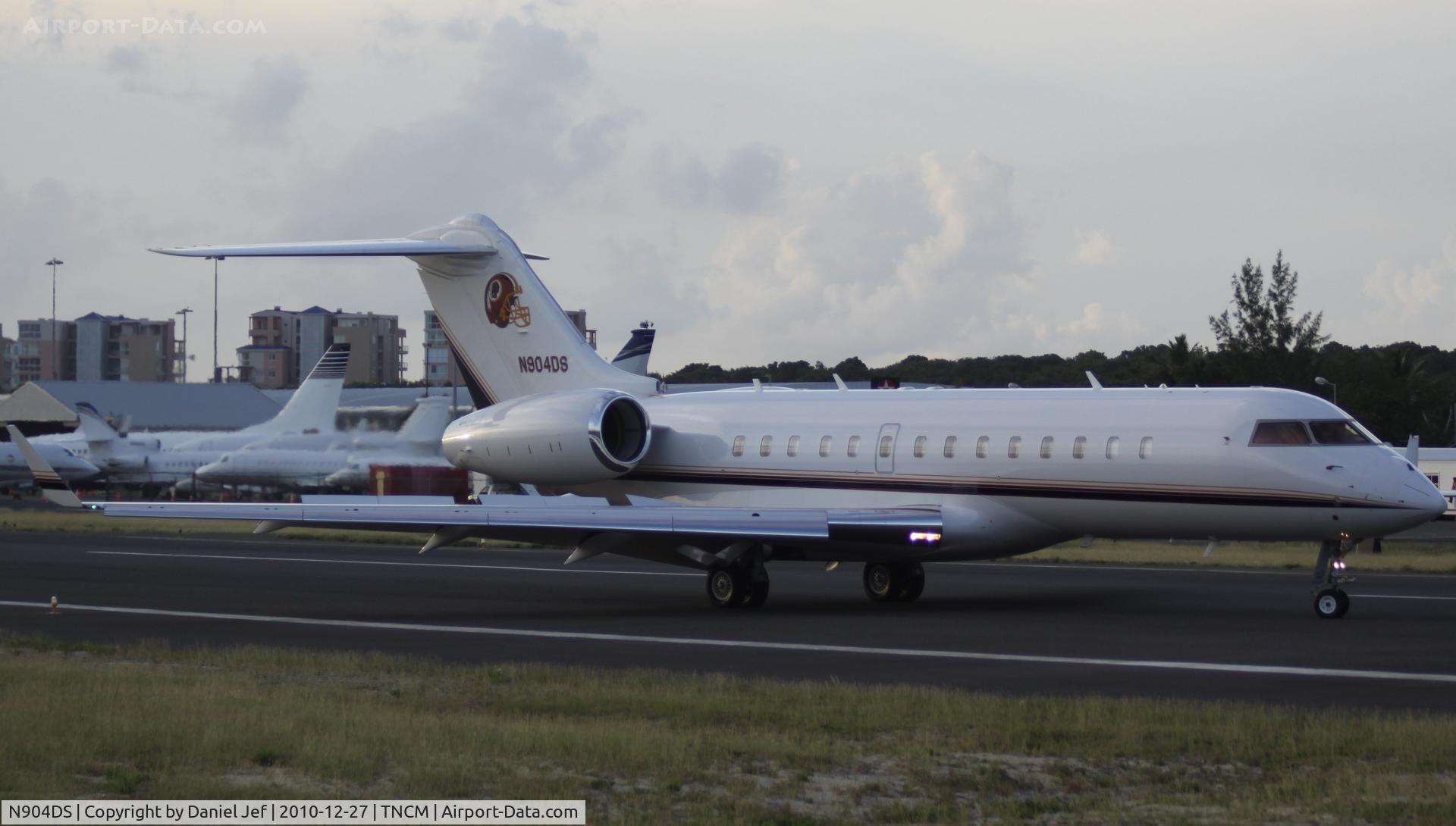 N904DS, 2002 Bombardier BD-700-1A10 Global Express C/N 9118, N904DS just landed at TNCM