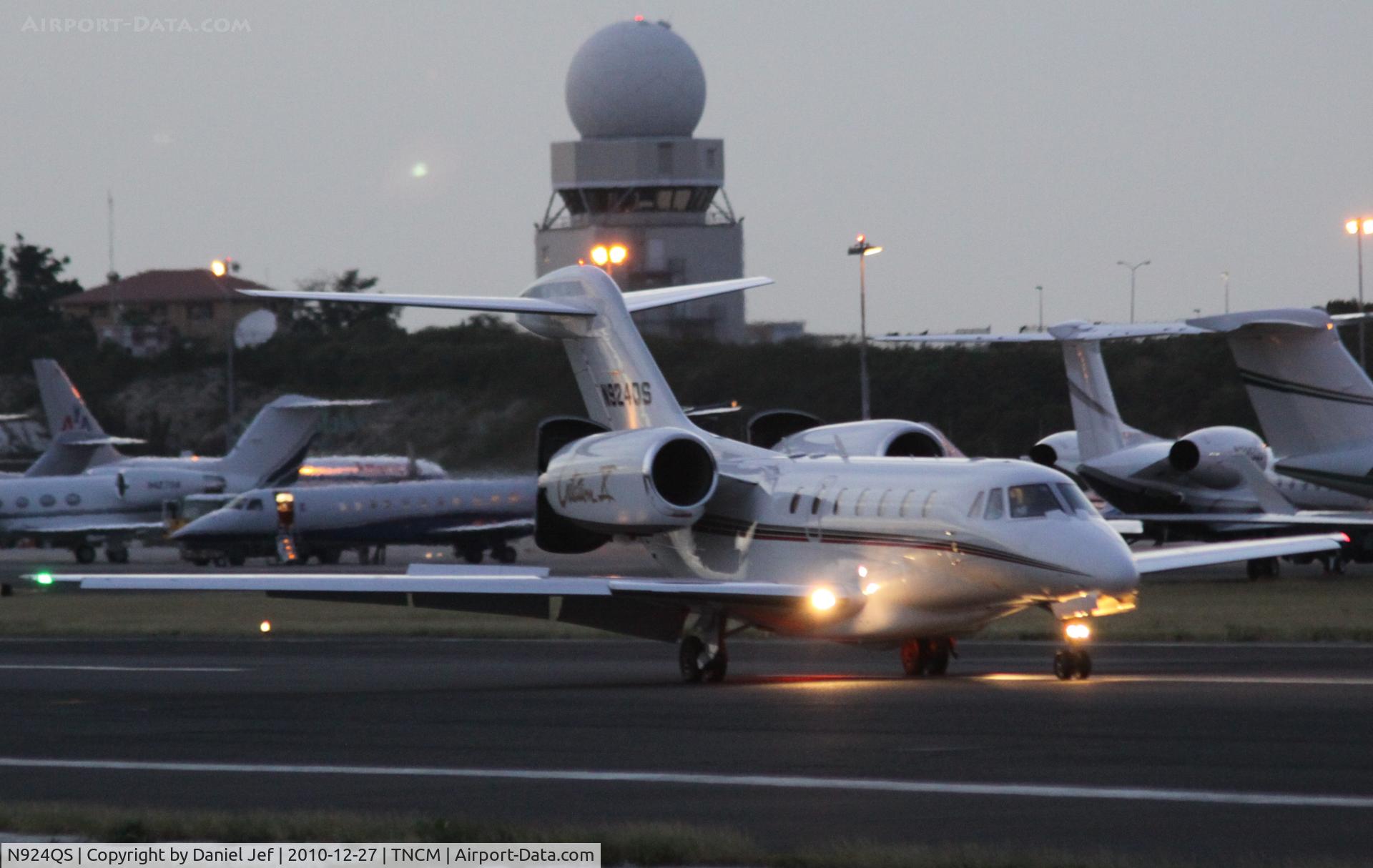 N924QS, 2000 Cessna 750 Citation X Citation X C/N 750-0124, N924QS Just landed at TNCM