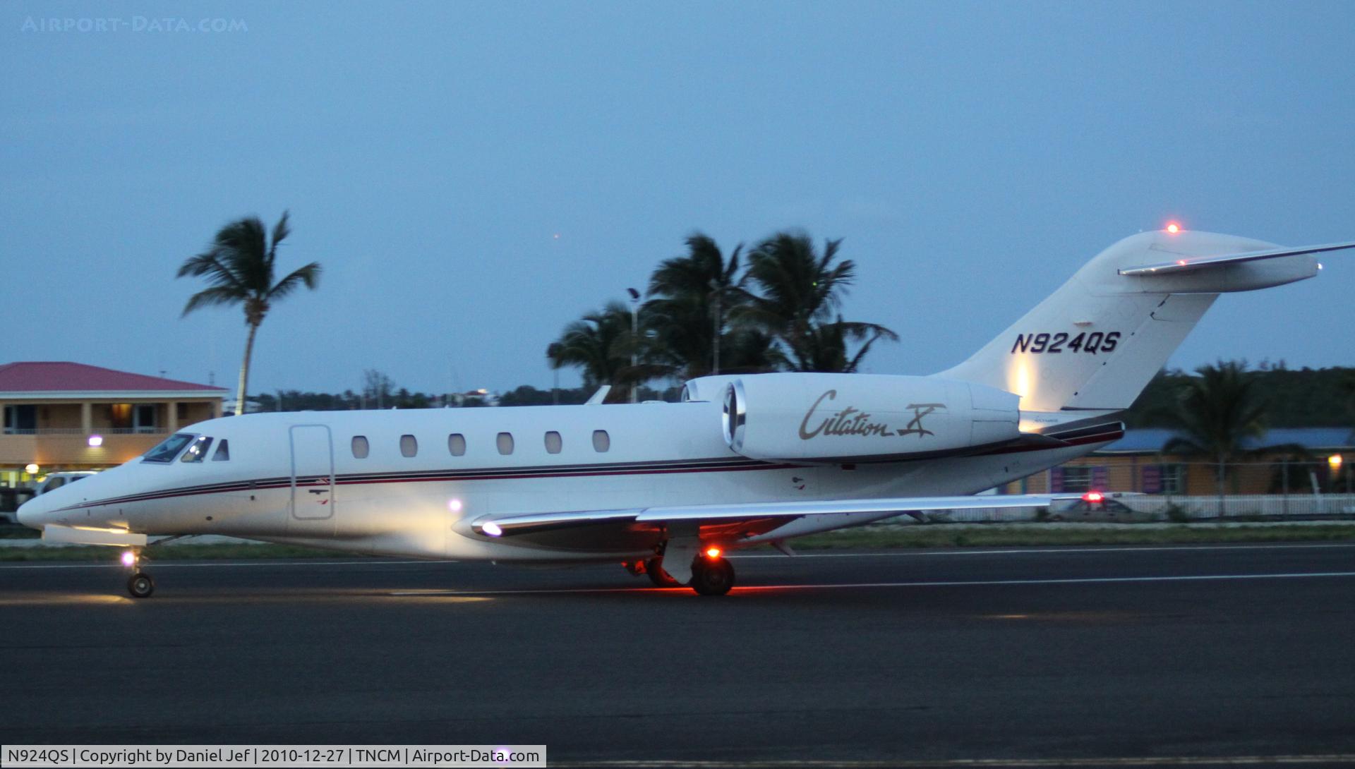 N924QS, 2000 Cessna 750 Citation X Citation X C/N 750-0124, N924qs back tracking the active at TNCM
