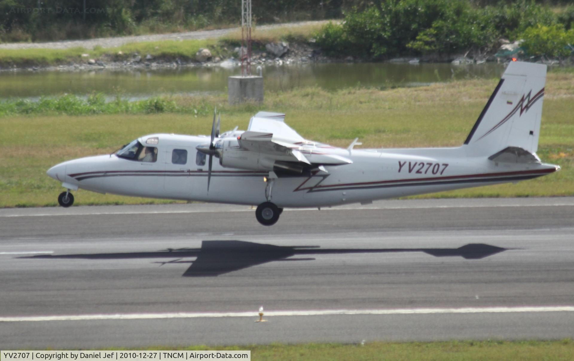 YV2707, 1977 Rockwell 690A Turbo Commander Turbo Commander C/N 11410, YV2707 landing at TNCM