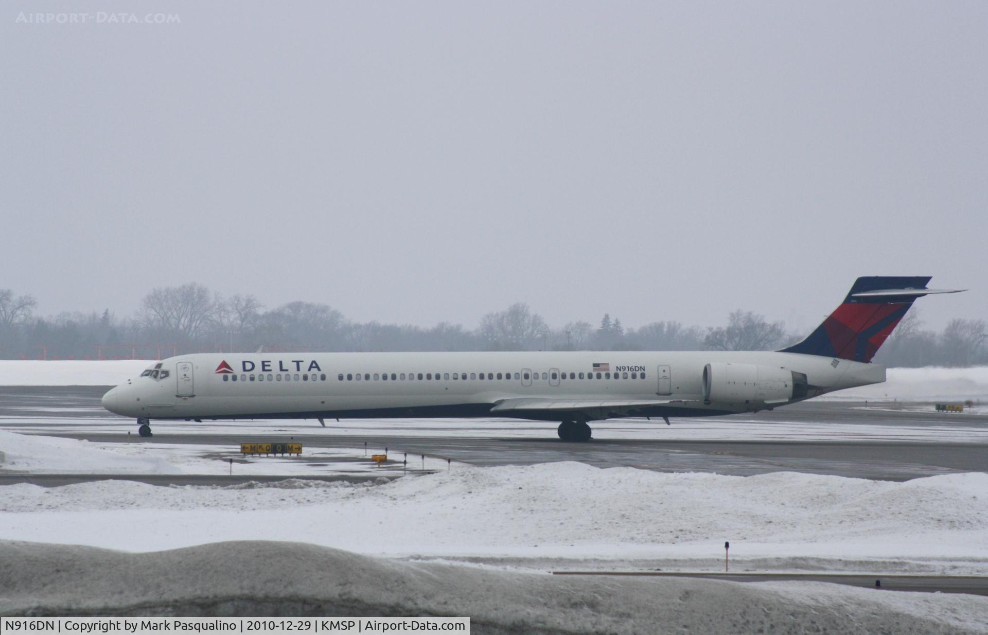 N916DN, 1996 McDonnell Douglas MD-90-30 C/N 53396, MD-90