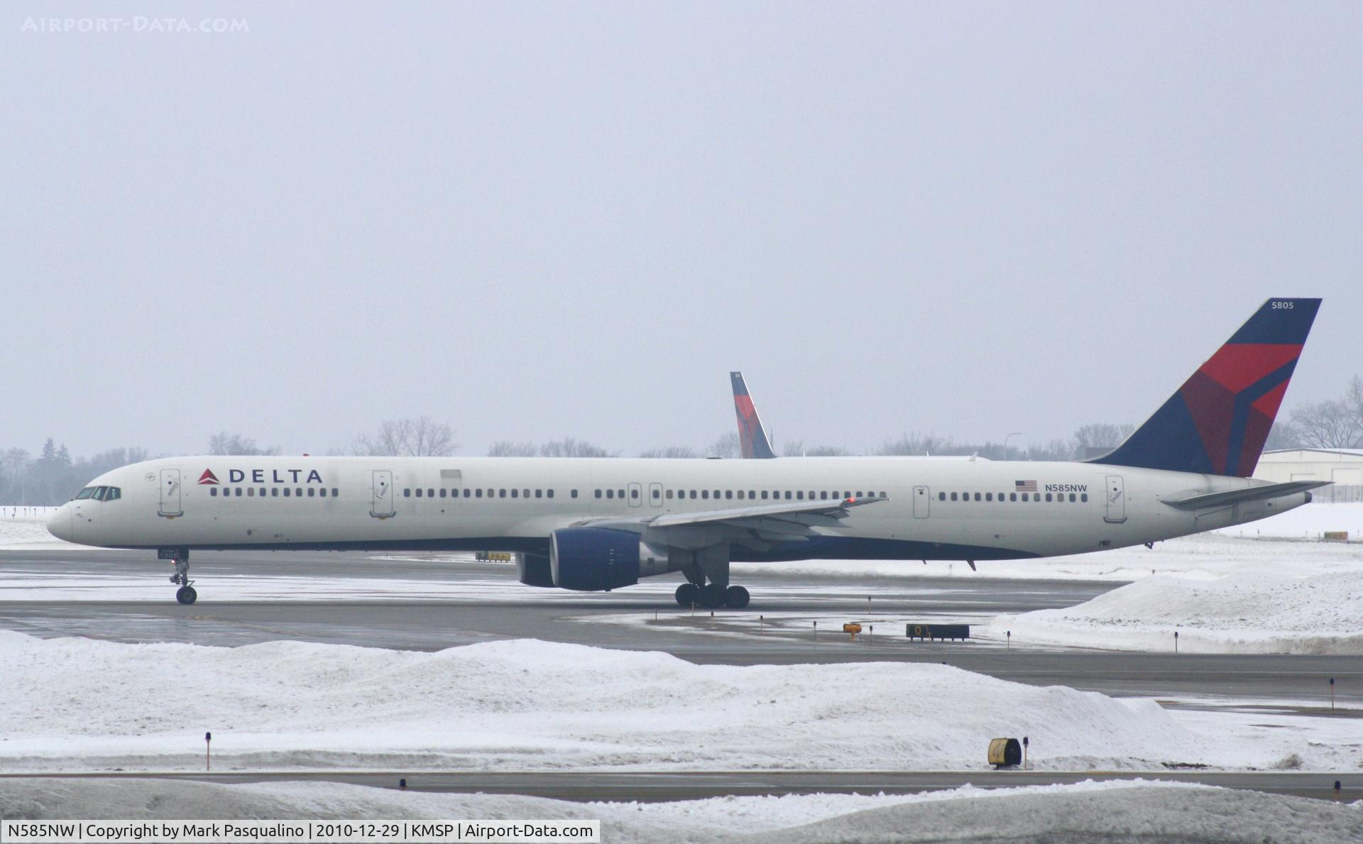 N585NW, 2002 Boeing 757-351 C/N 32985, Boeing 757-300