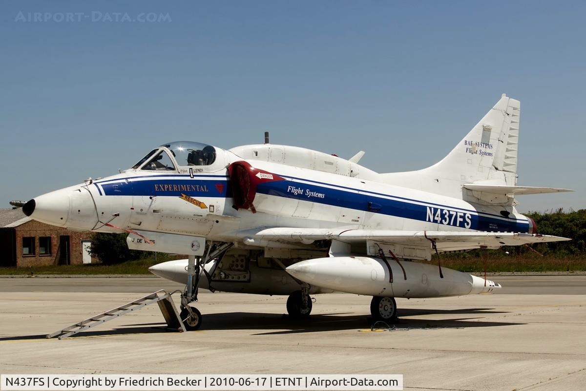 N437FS, 1972 Douglas A-4N Skyhawk C/N 14384, flightline at Wittmund