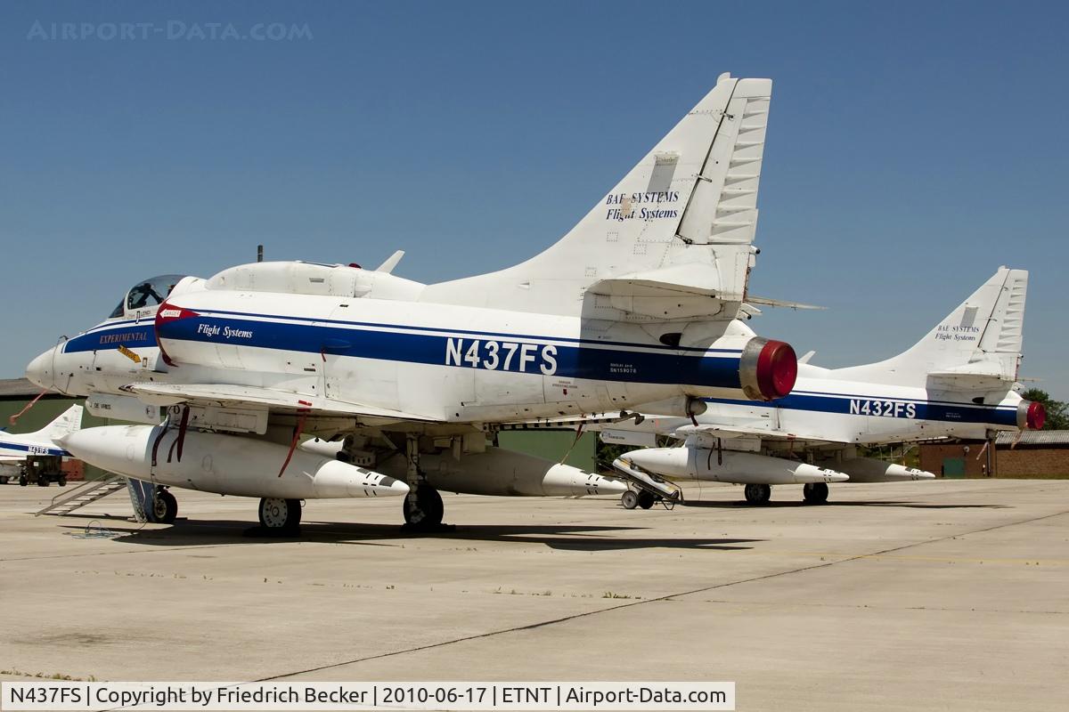 N437FS, 1972 Douglas A-4N Skyhawk C/N 14384, flightline at Wittmund
