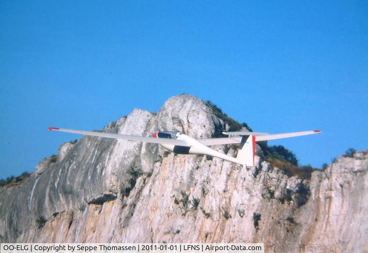 OO-ELG, 1979 Eiriavion PIK-20E C/N 20231, Ridge flying in the Frenche Alps at montagne Gache