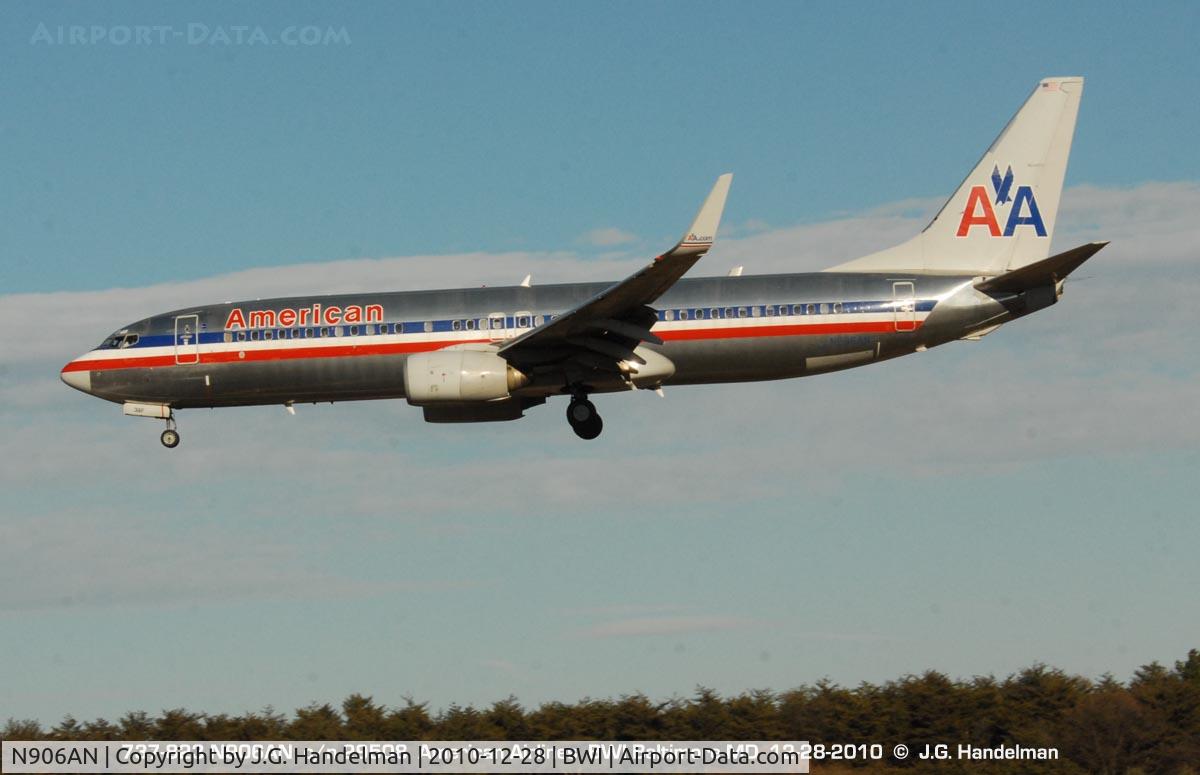 N906AN, 1999 Boeing 737-823 C/N 29508, on final to 33L