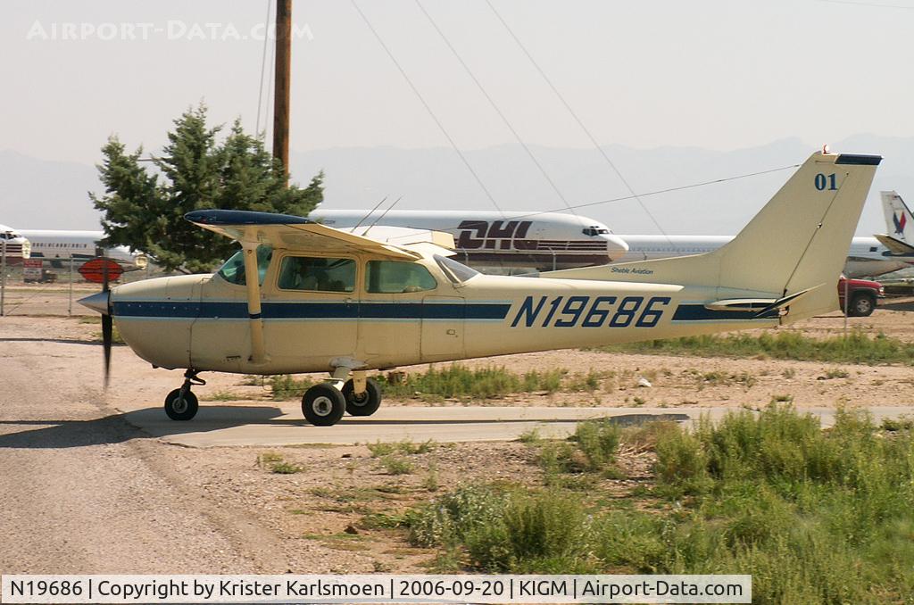 N19686, 1972 Cessna 172L C/N 17260669, Nice day at Kingman.
