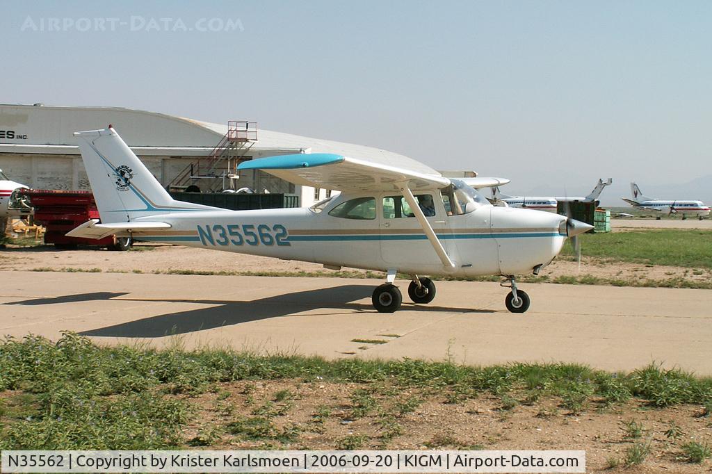 N35562, 1968 Cessna 172I C/N 17256837, Nice and warm day in Kingman.