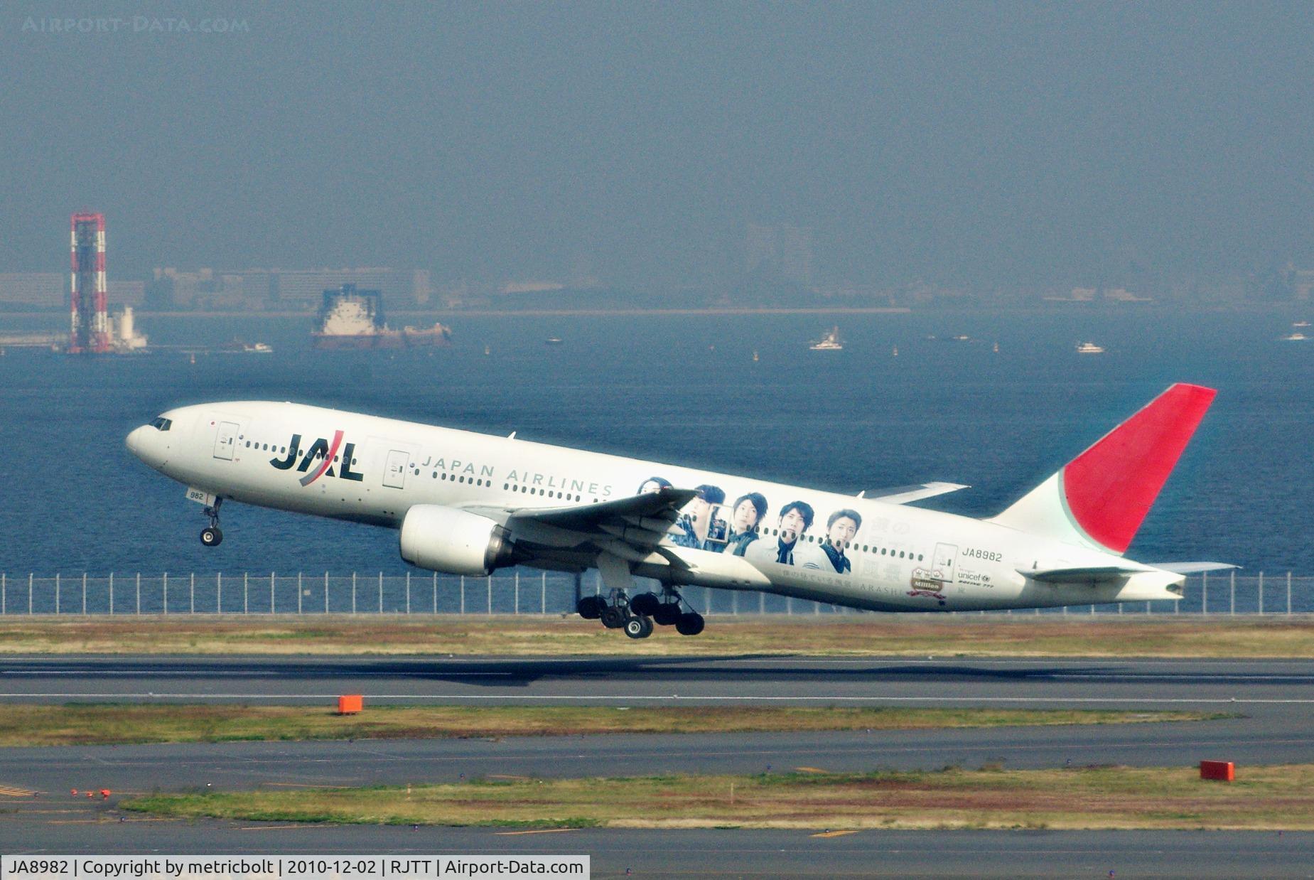 JA8982, 1996 Boeing 777-246 C/N 27365, 