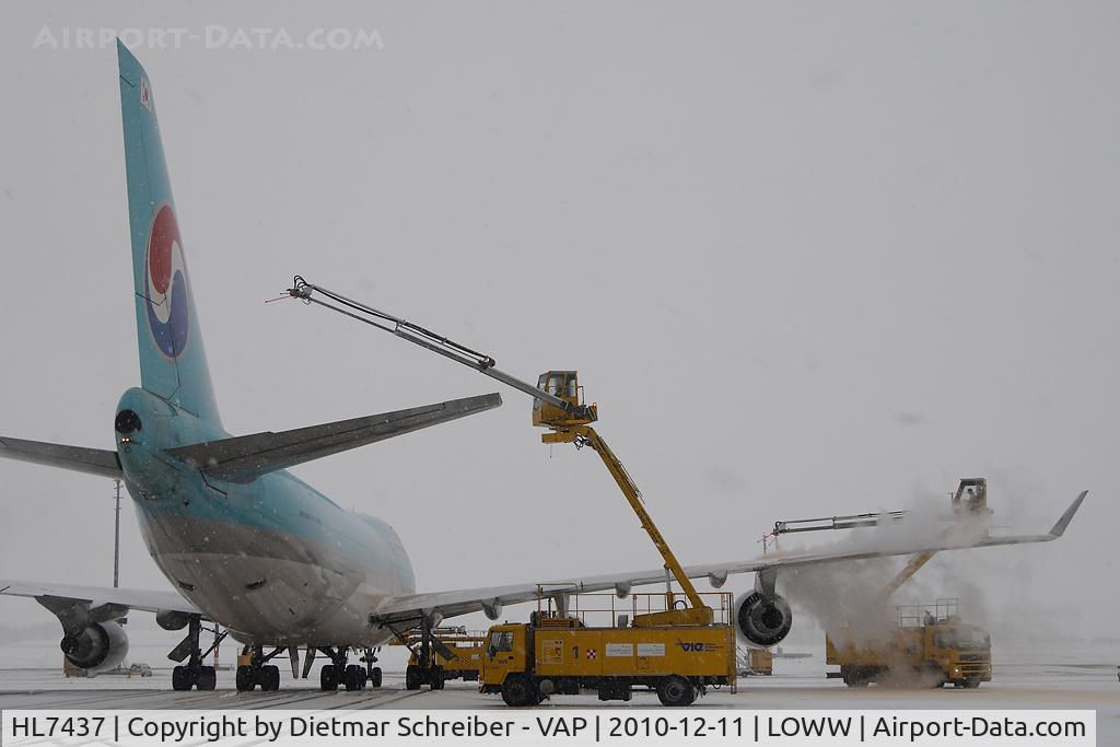 HL7437, 2003 Boeing 747-4B5F/SCD C/N 32808, Korean Air Boeing 747-400