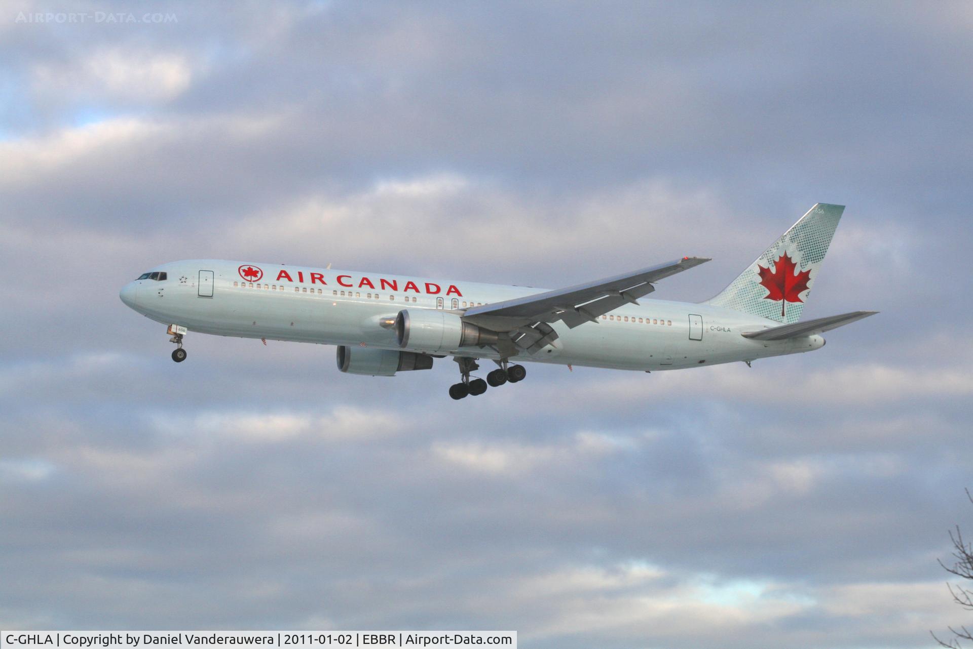 C-GHLA, 1992 Boeing 767-35H C/N 26387, Arrival of flight AC832 to RWY 25L
