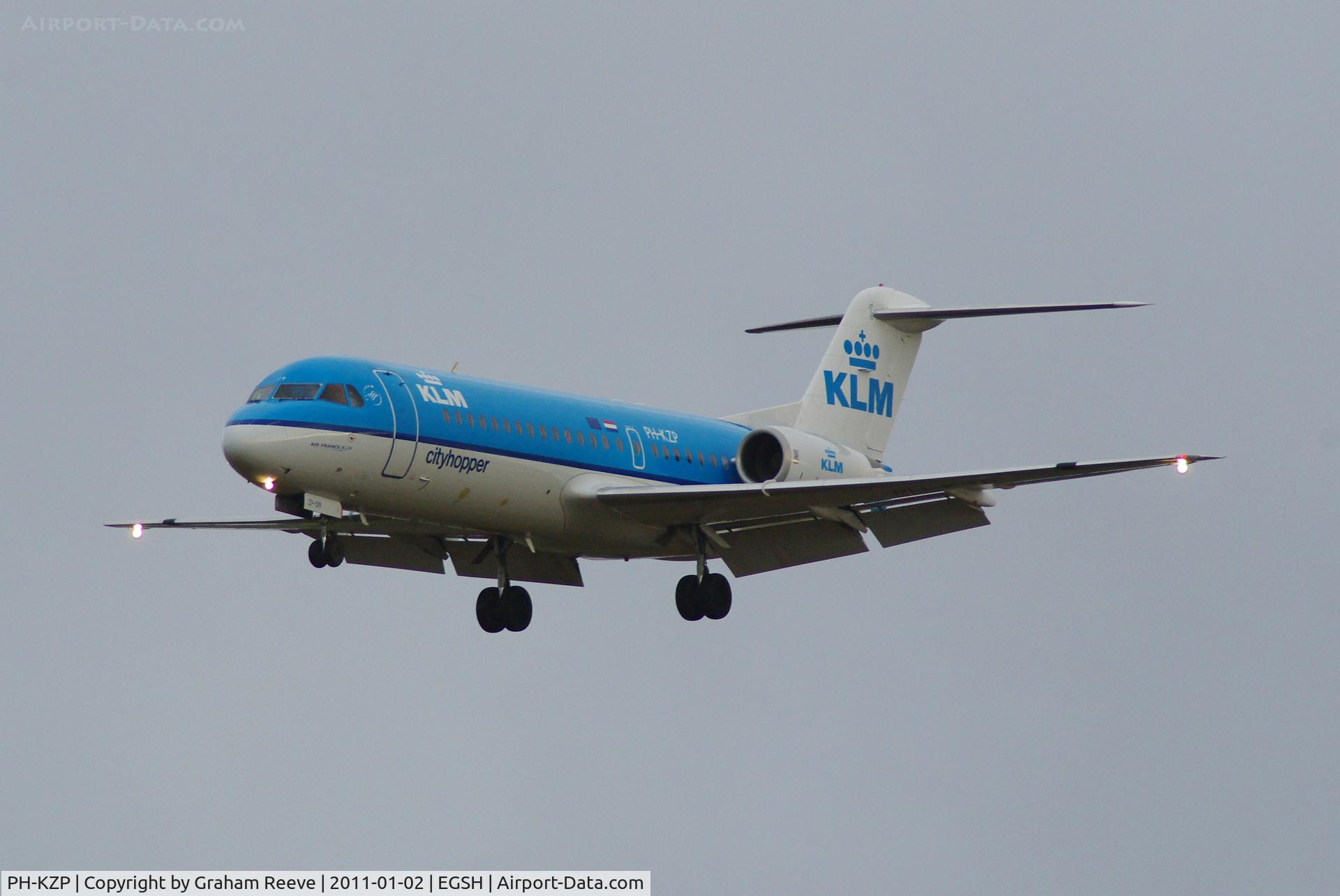 PH-KZP, 1995 Fokker 70 (F-28-0070) C/N 11539, Landing at Norwich.