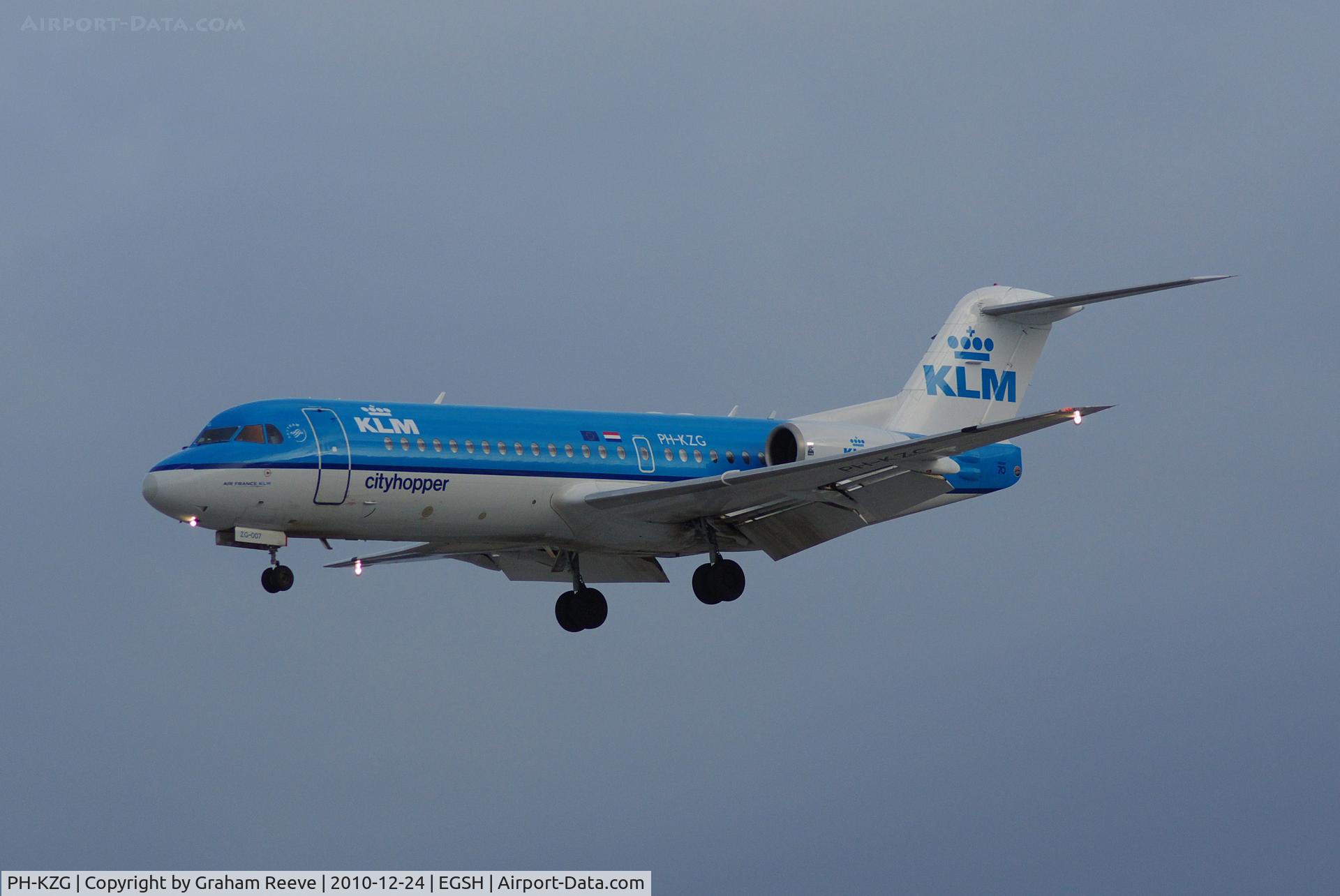 PH-KZG, 1996 Fokker 70 (F-28-0070) C/N 11578, Landing at Norwich.