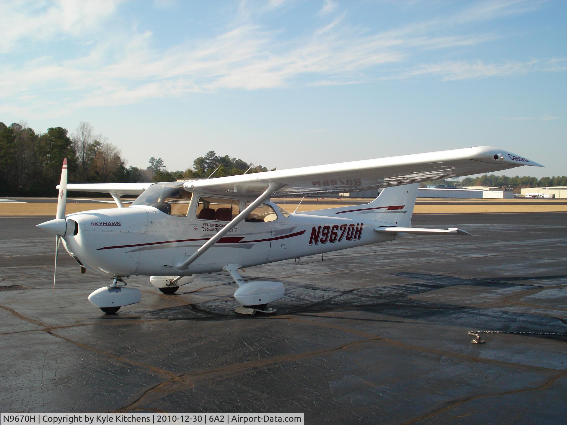 N9670H, 1975 Cessna 172M C/N 17266302, N9670H on the ramp at 6A2 - Griffin-Spalding County Airport