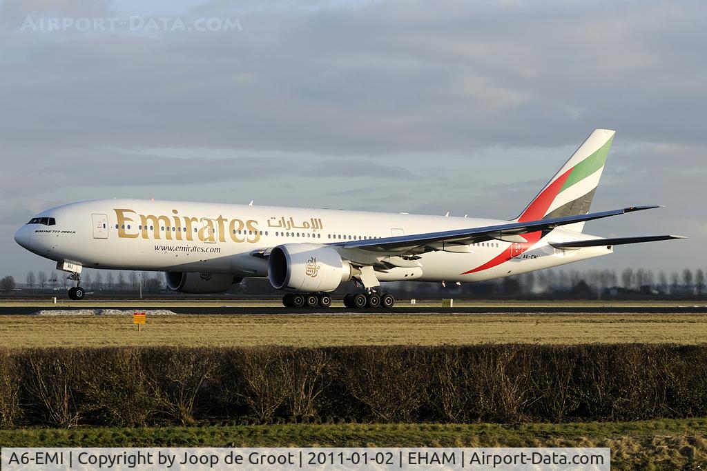 A6-EMI, 1996 Boeing 777-21H/ER C/N 27250, last sunlight of the day.
