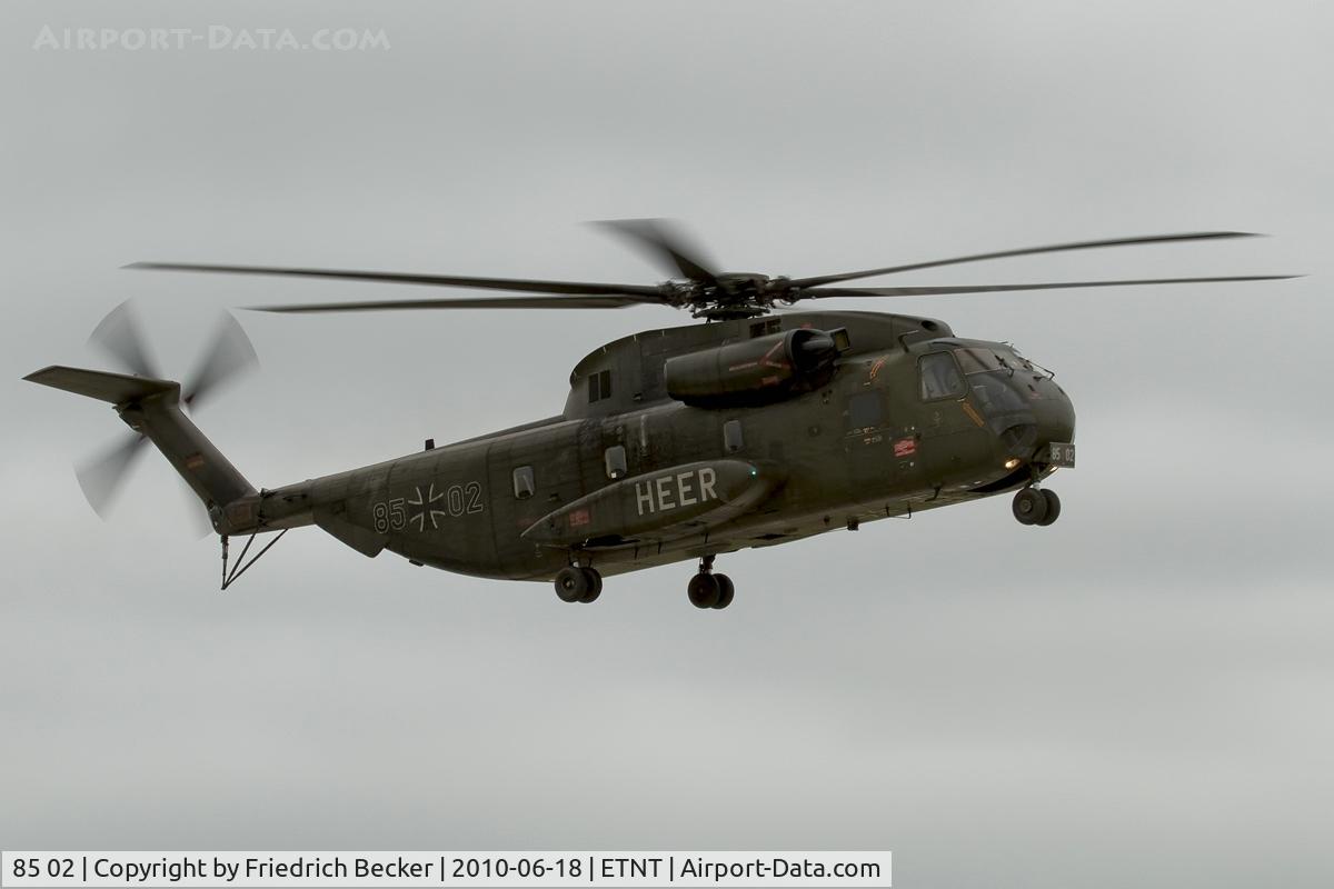 85 02, Sikorsky (VFW-Fokker) CH-53G C/N V65-100, on final