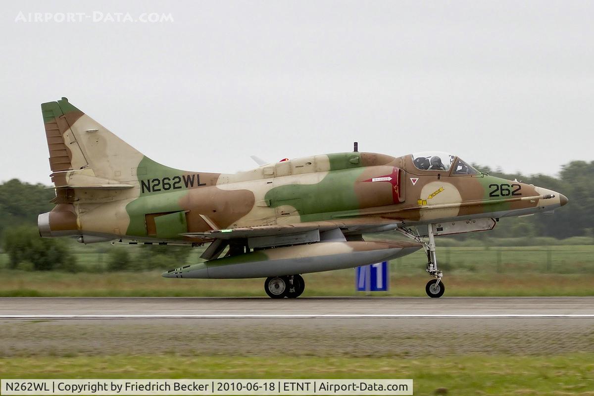N262WL, Douglas A-4N Skyhawk C/N 14465, decelerating after touchdown