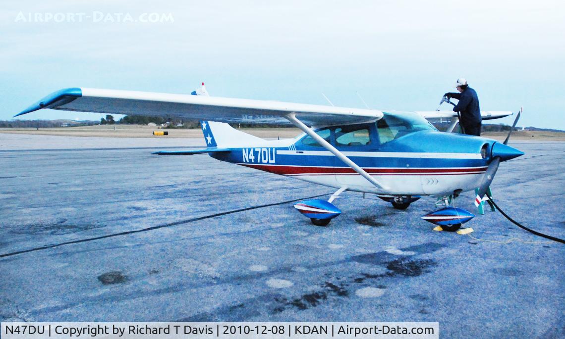 N47DU, 1966 Cessna 182J Skylane C/N 18257548, Cessna 182 J getting refueled at Danville Regional Airport..