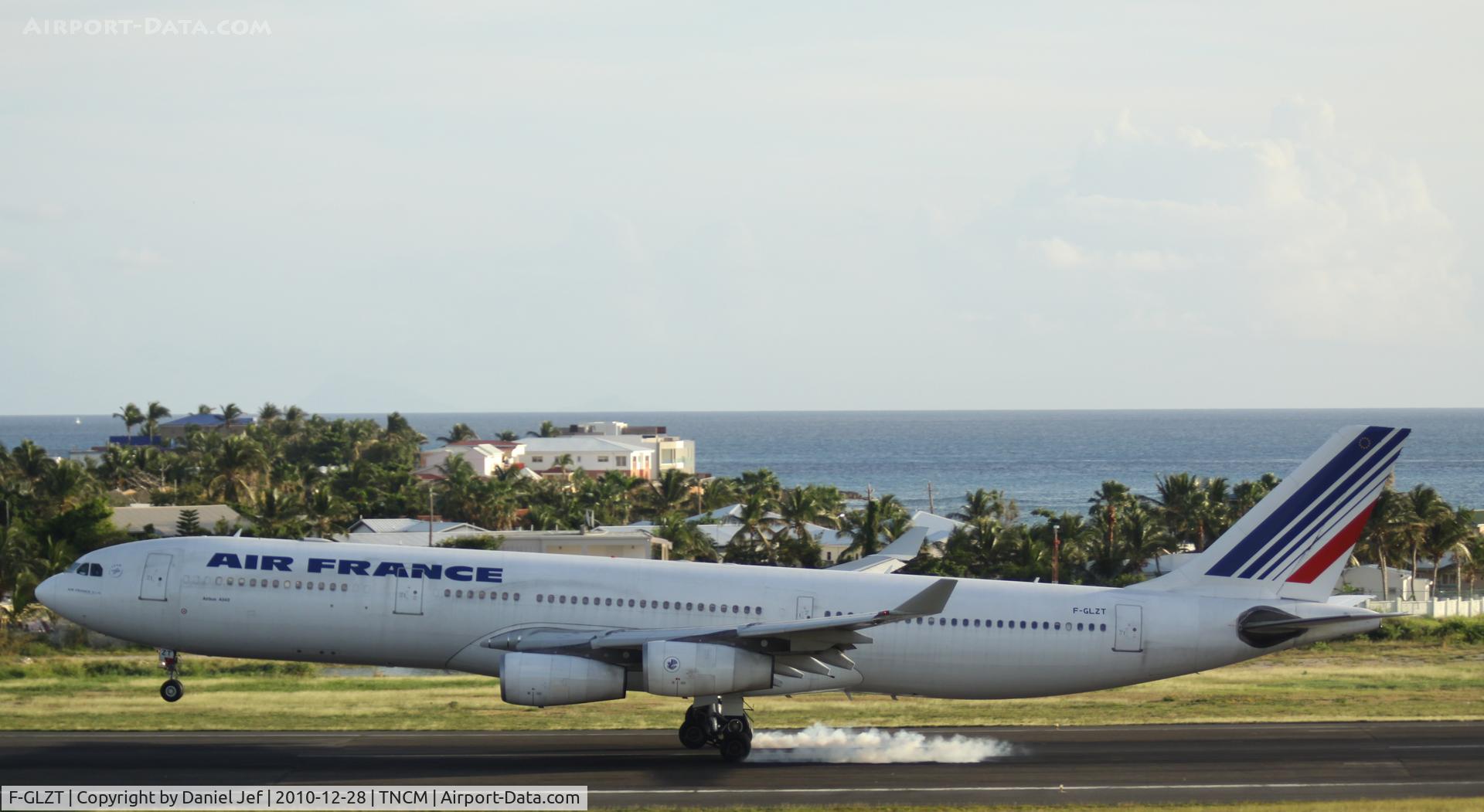 F-GLZT, 2000 Airbus A340-313X C/N 319, Air France F-GLZT landing at TNCM