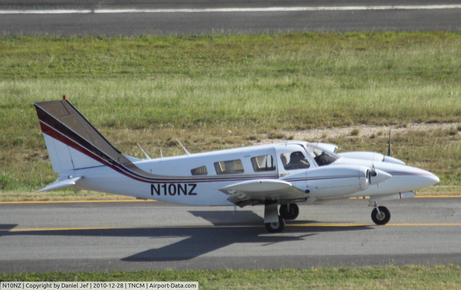 N10NZ, Piper PA-34-200T C/N 34-7870158, N10NZ taxing to depart TNCM