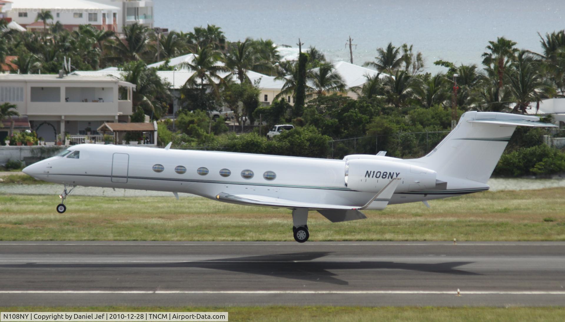 N108NY, 2002 Gulfstream Aerospace G-V C/N 685, N108NY landing at TNCM