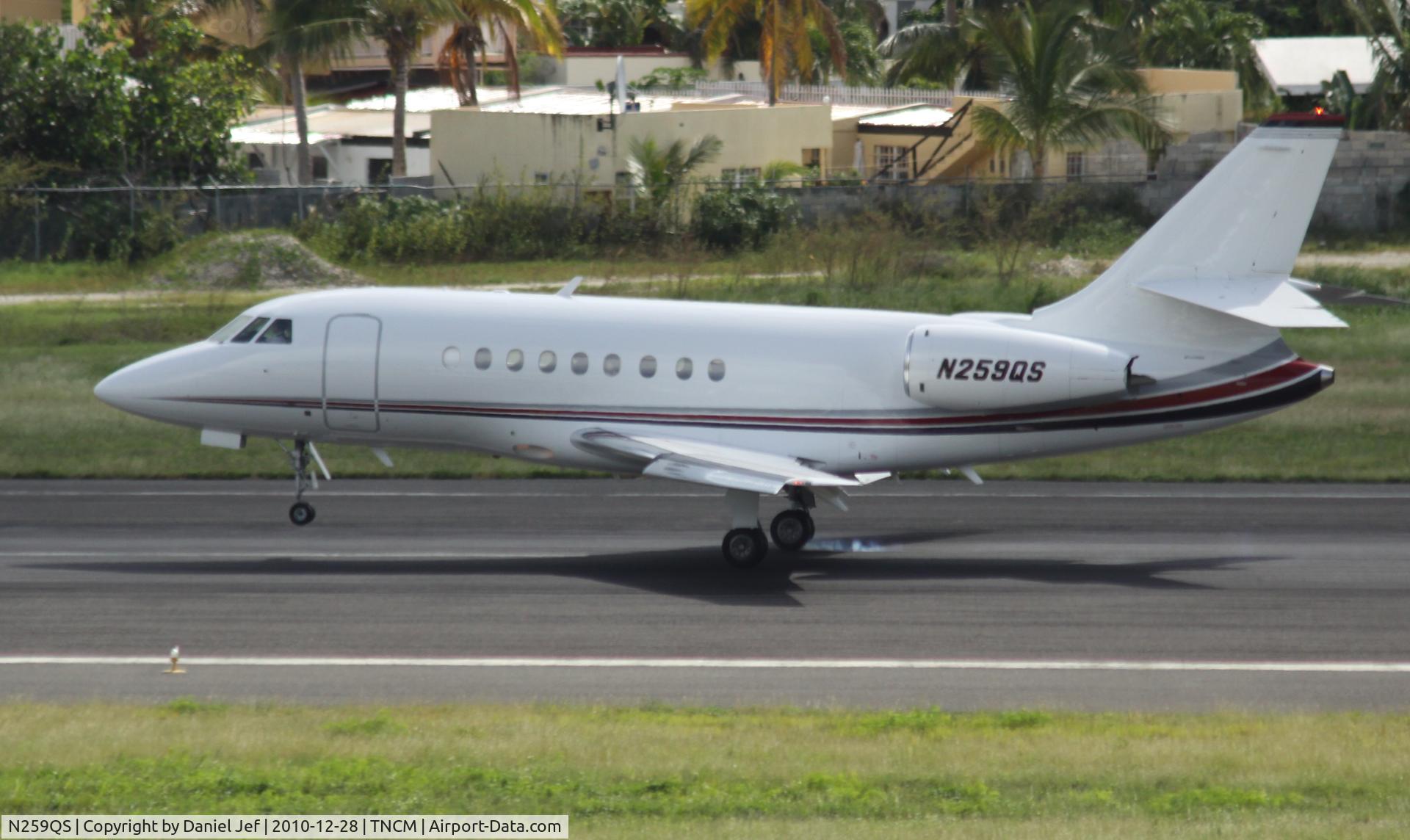 N259QS, 2001 Dassault Falcon 2000 C/N 159, N259QS landing at TNCM