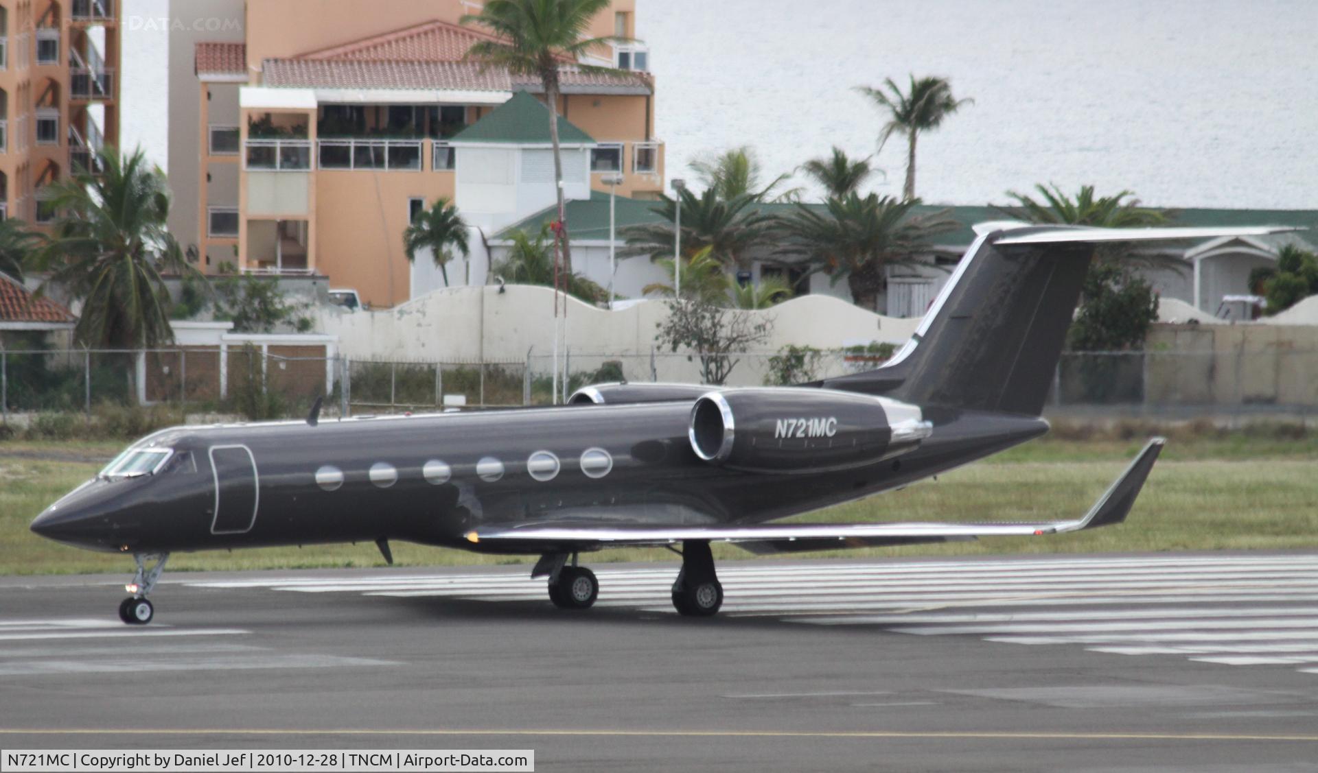 N721MC, 1989 Gulfstream Aerospace G-IV C/N 1110, N721MC at the lines for take off at TNCM