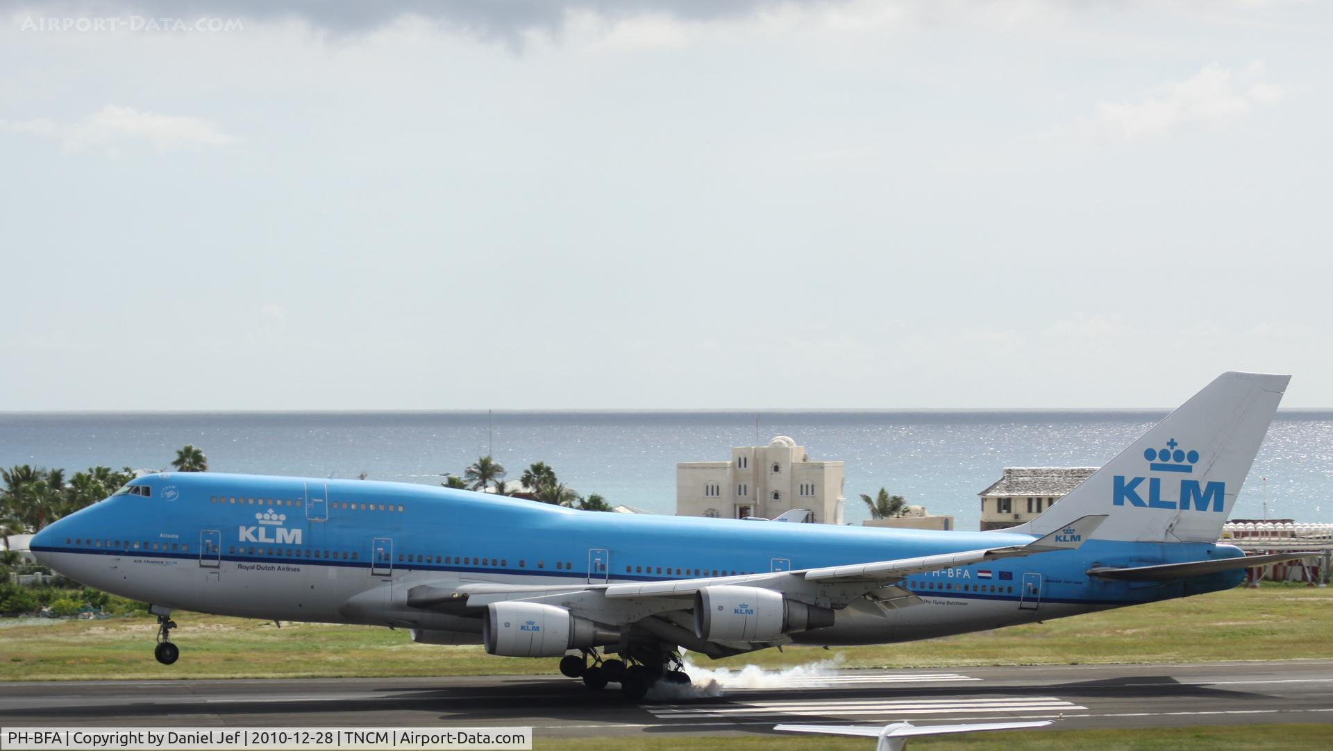 PH-BFA, 1989 Boeing 747-406 C/N 23999, KLM PH-BFA landing at TNCM