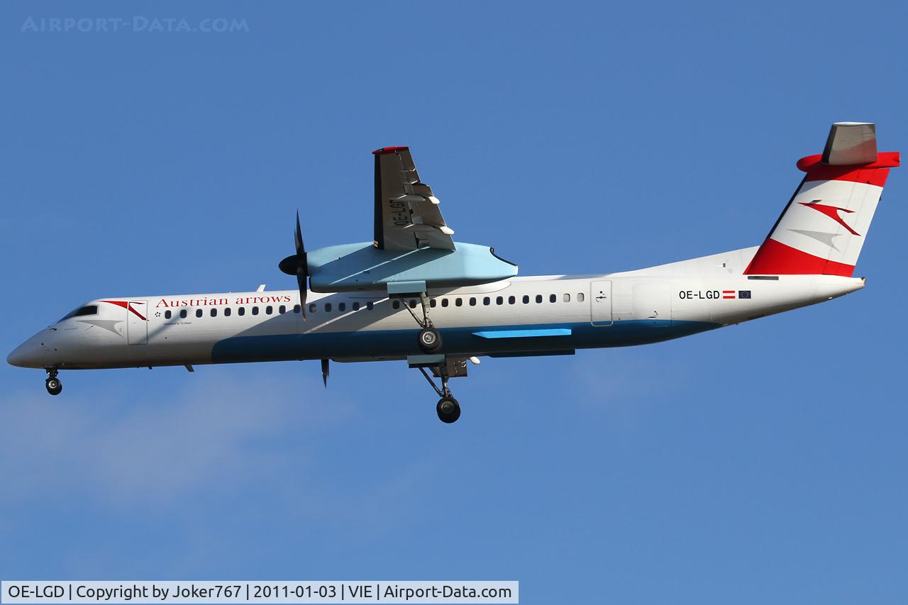 OE-LGD, 2000 De Havilland Canada DHC-8-402Q Dash 8 C/N 4027, Austrian arrows