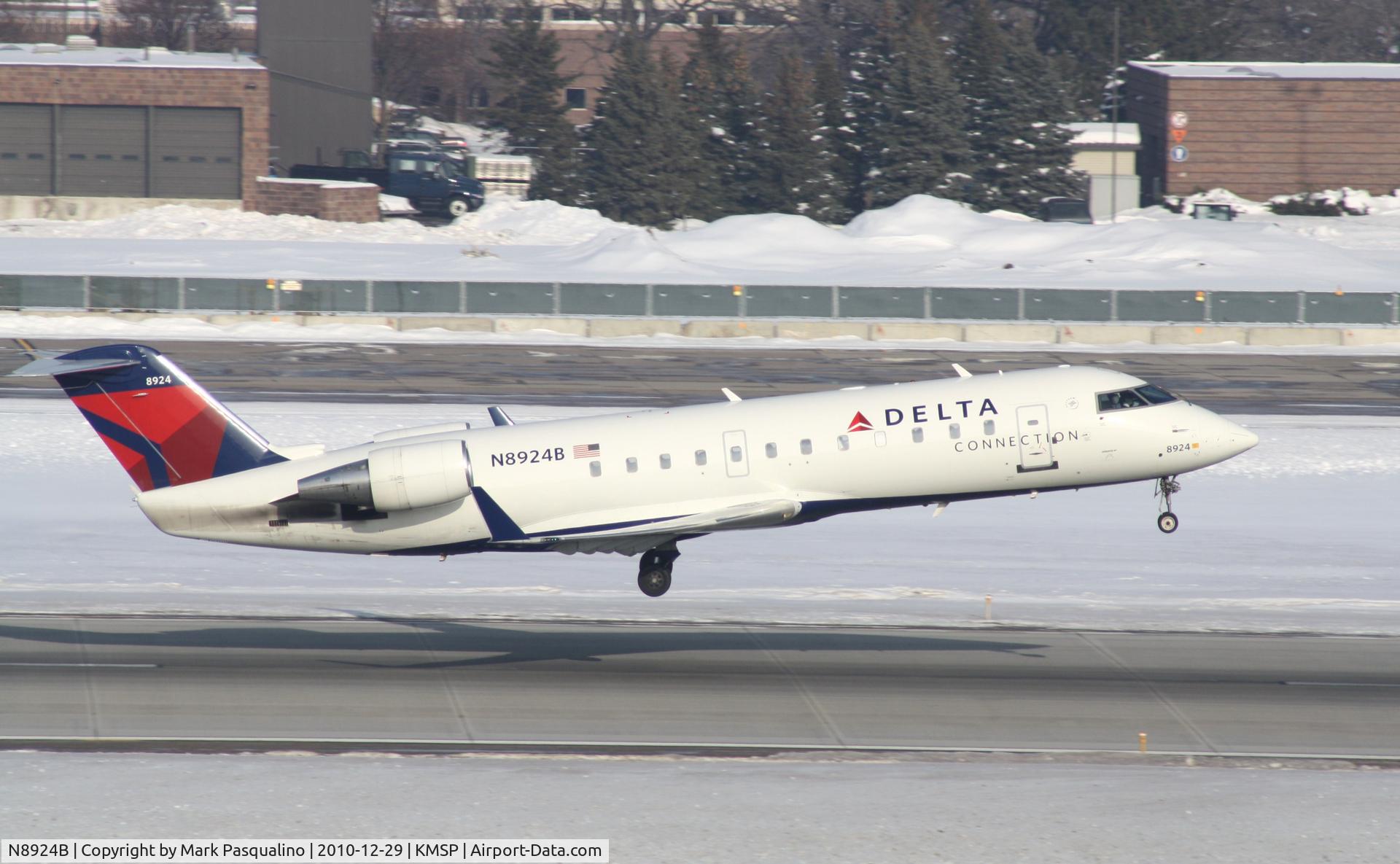 N8924B, 2004 Bombardier CRJ-200 (CL-600-2B19) C/N 7924, CL-600-2B19