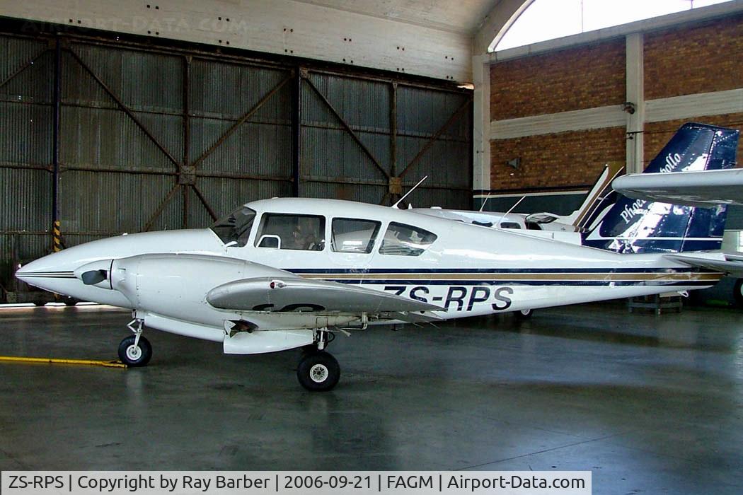 ZS-RPS, Piper PA-23-250 C/N 27-7405284, Piper PA-23-250 Aztec E [27-7405284] Rand~ZS 21/09/2006