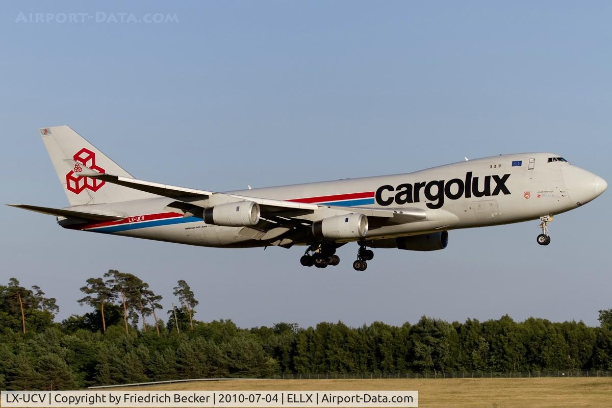 LX-UCV, 2004 Boeing 747-4R7F/SCD C/N 33827, on final