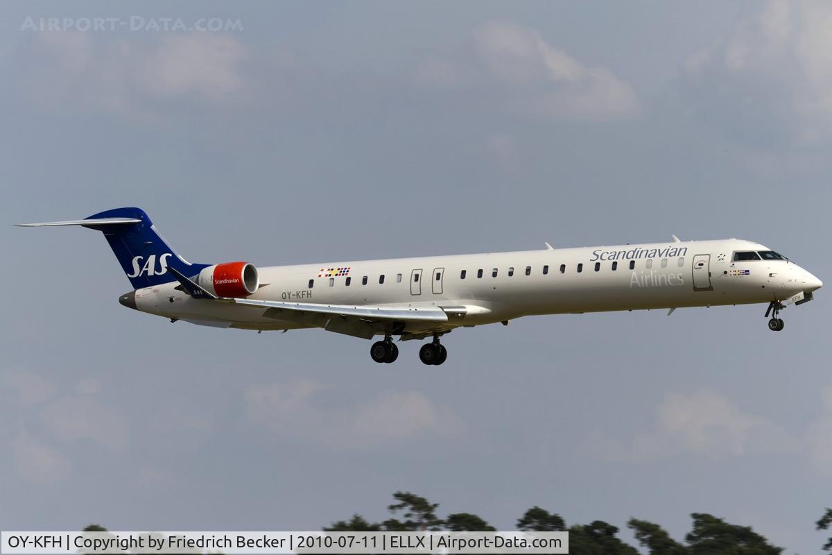 OY-KFH, 2009 Bombardier CRJ-900 (CL-600-2D24) C/N 15240, on final