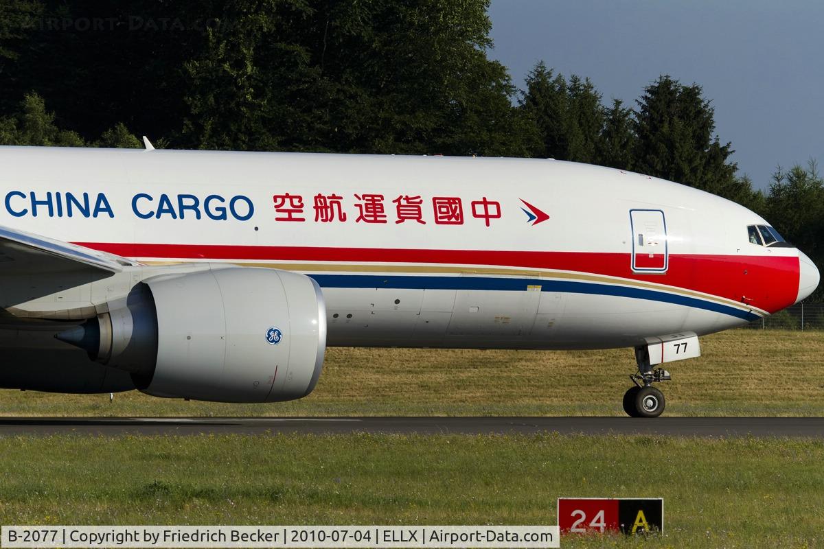 B-2077, 2010 Boeing 777-F6N C/N 37713, line up