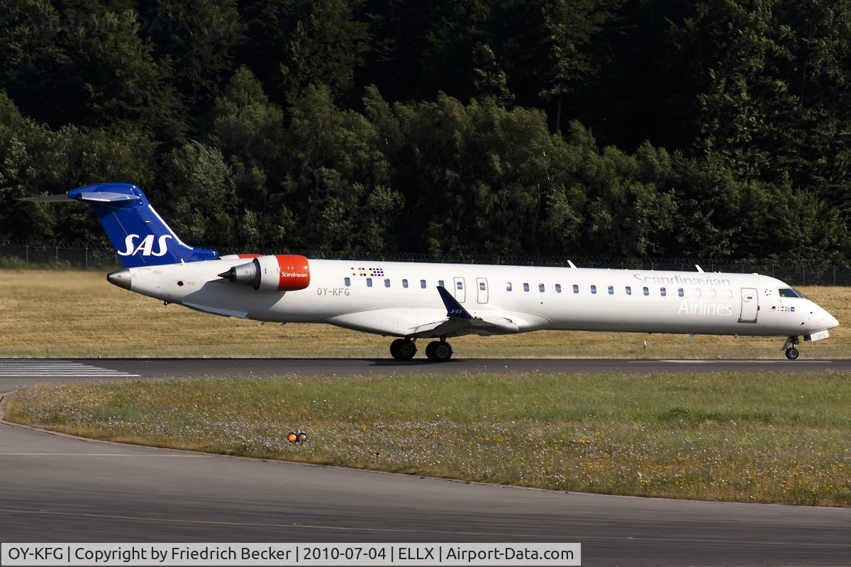 OY-KFG, 2009 Bombardier CRJ-900ER (CL-600-2D24) C/N 15237, line up