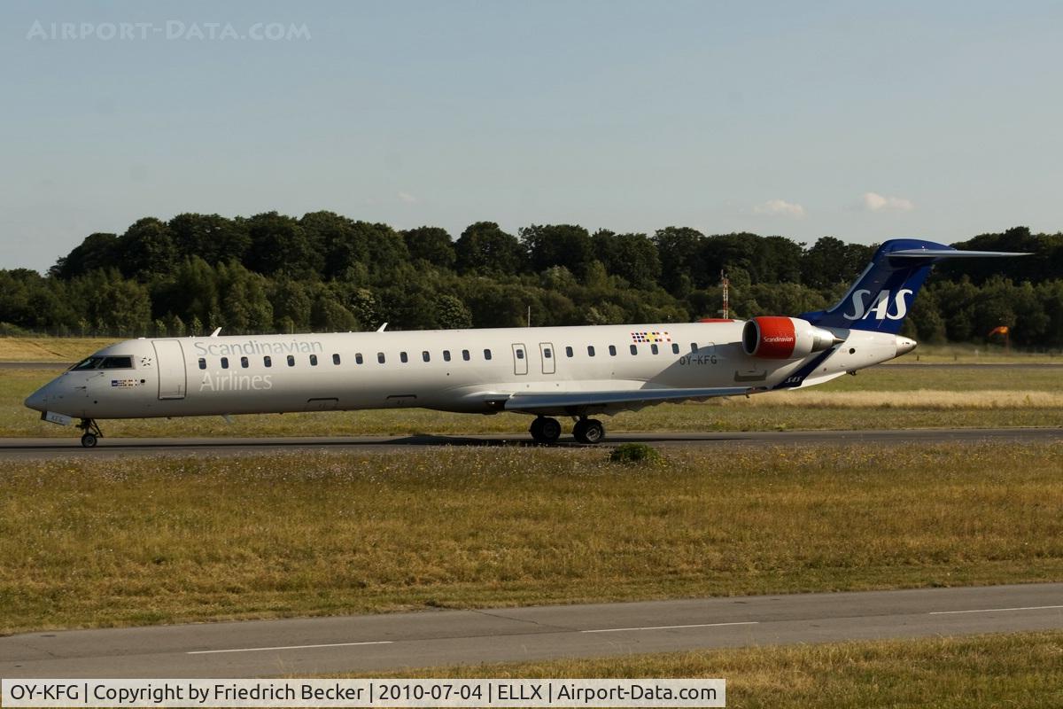 OY-KFG, 2009 Bombardier CRJ-900ER (CL-600-2D24) C/N 15237, taxying to the active