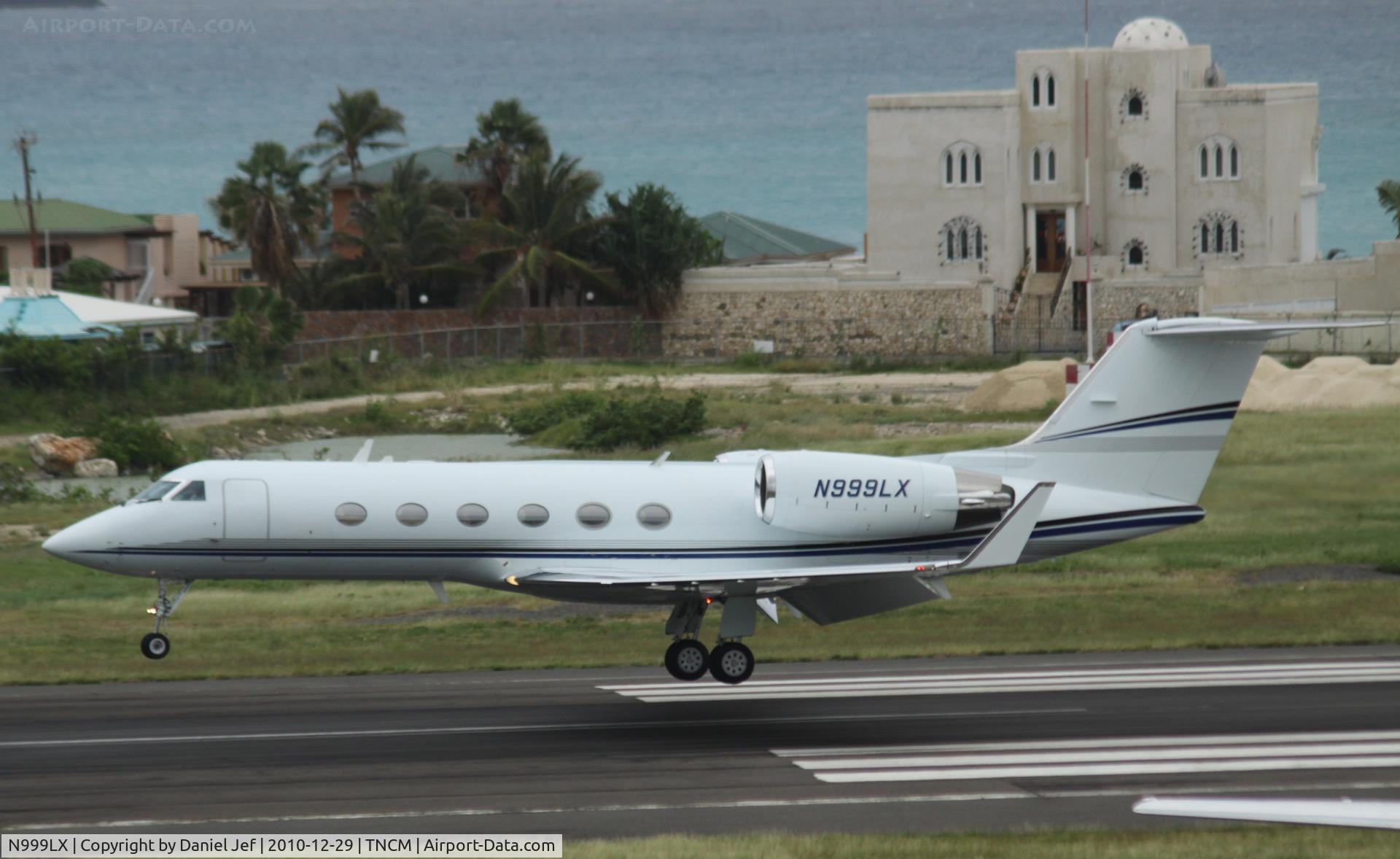 N999LX, 1989 Gulfstream Aerospace G-IV C/N 1099, N999LX landing at TNCM