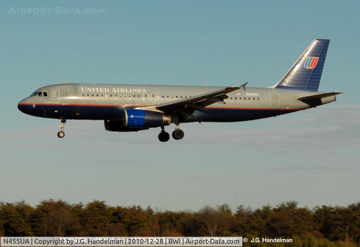 N455UA, 1999 Airbus A320-232 C/N 1105, on final to 33L